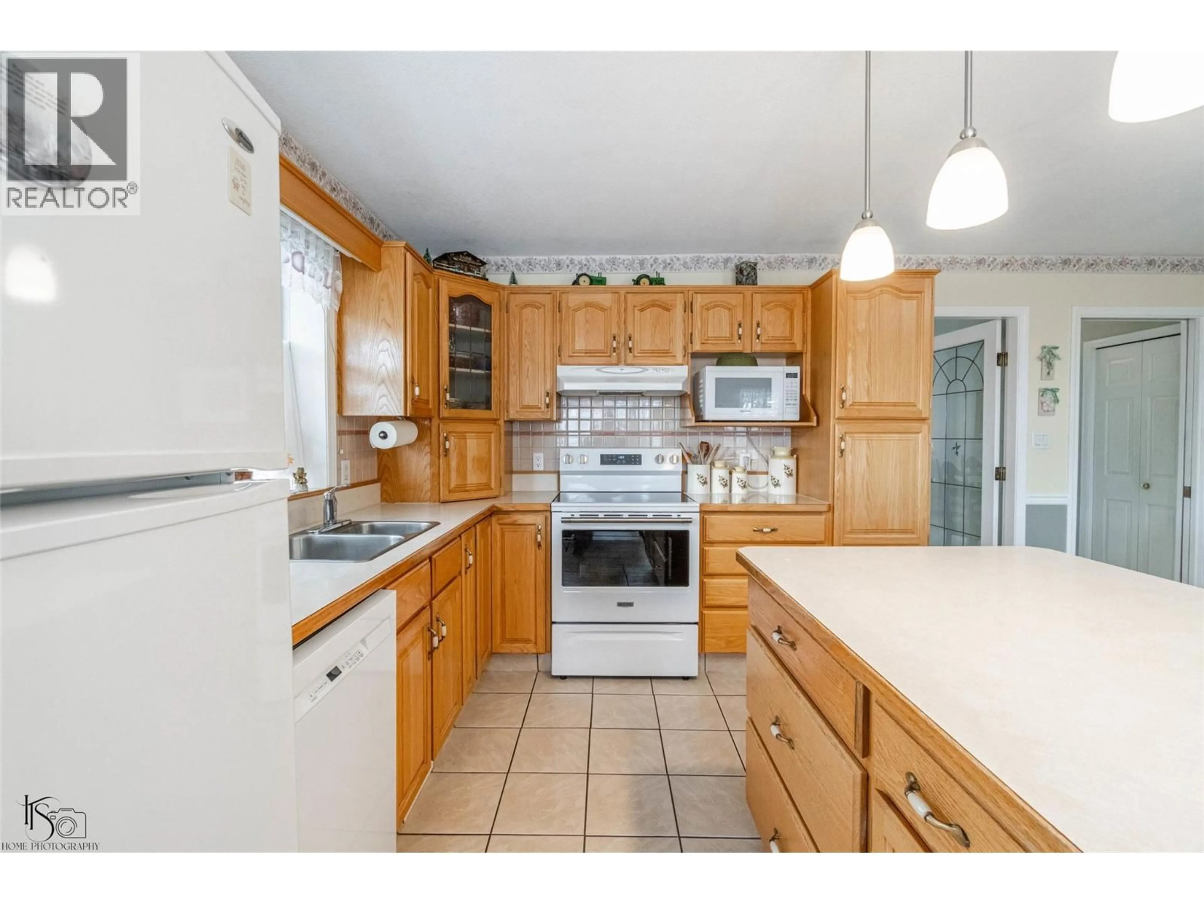 Standard kitchen, unknown for 5897 FAIRVIEW PLACE, Oliver British Columbia V0H1T1
