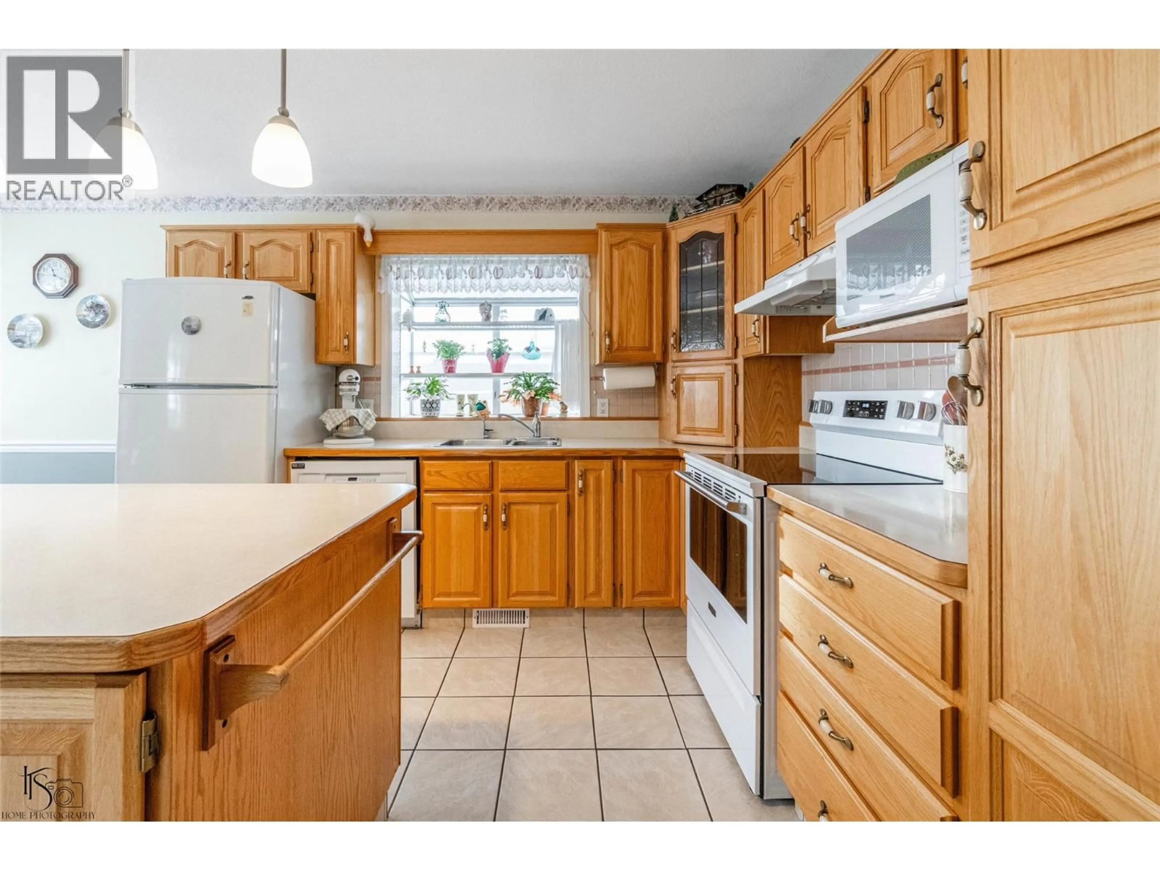 Standard kitchen, unknown for 5897 FAIRVIEW PLACE, Oliver British Columbia V0H1T1