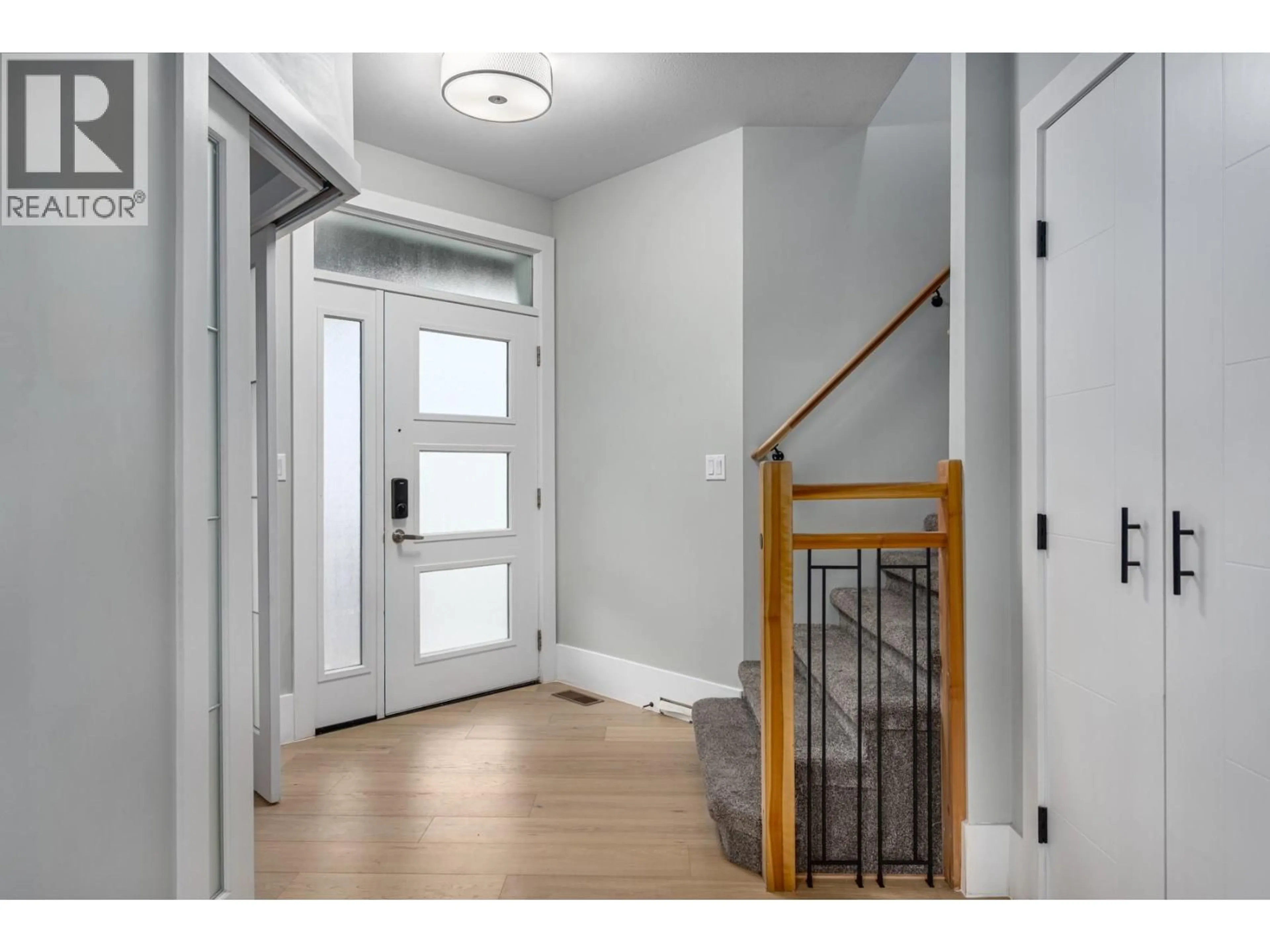Indoor entryway for 2292 SADDLEBACK DRIVE, Kamloops British Columbia V2B0G7