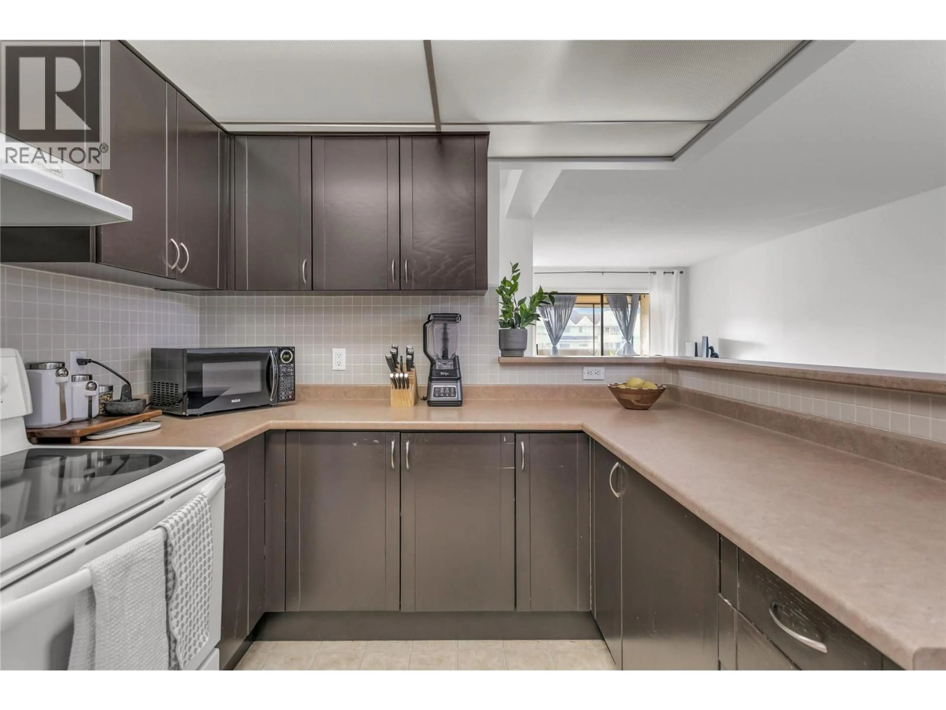 Standard kitchen, unknown for 308 - 1075 BERNARD AVENUE, Kelowna British Columbia V1Y6P7