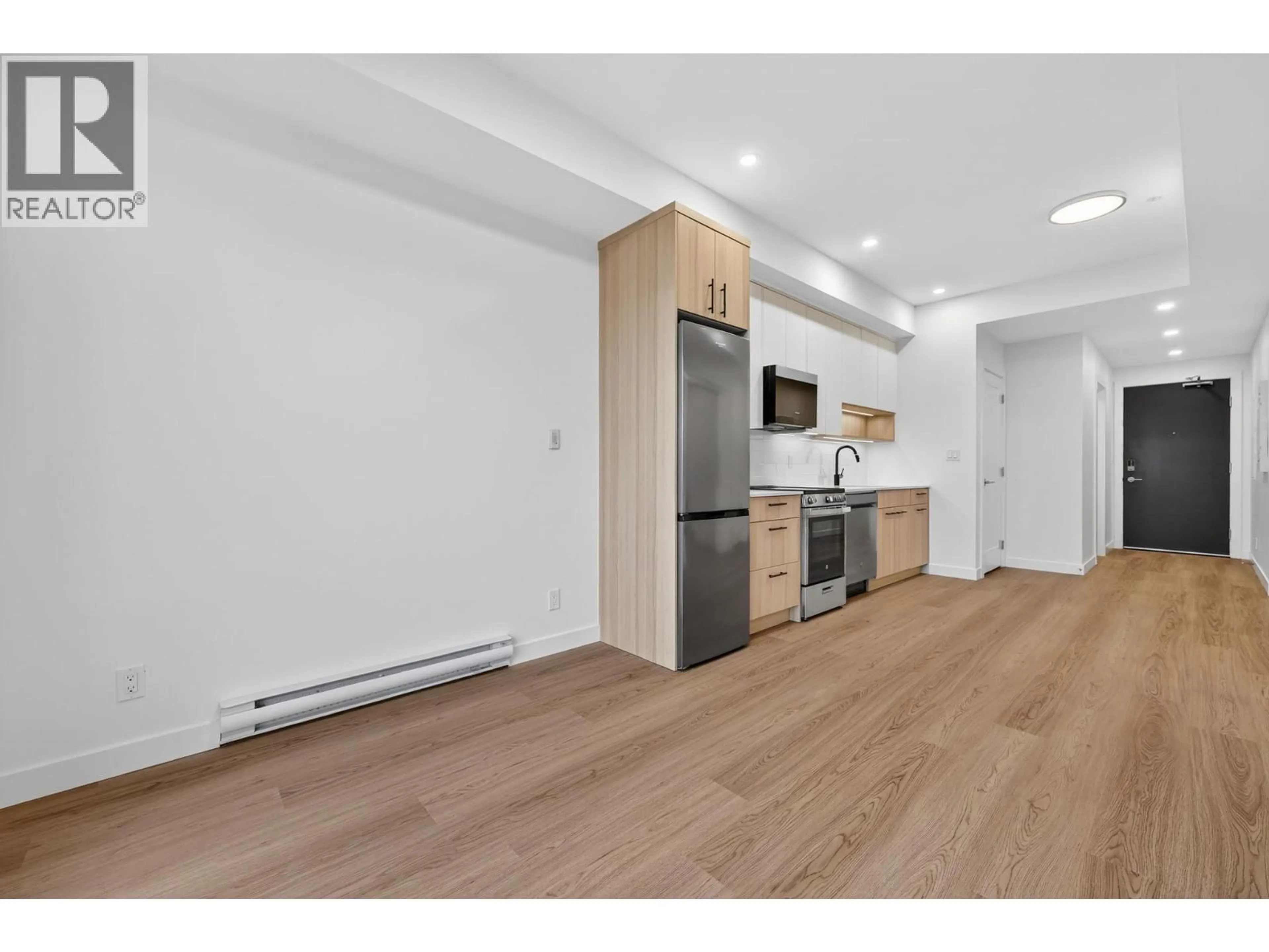 Standard kitchen, wood/laminate floor for 505 - 1380 PRIDHAM AVENUE, Kelowna British Columbia V1Y0P7