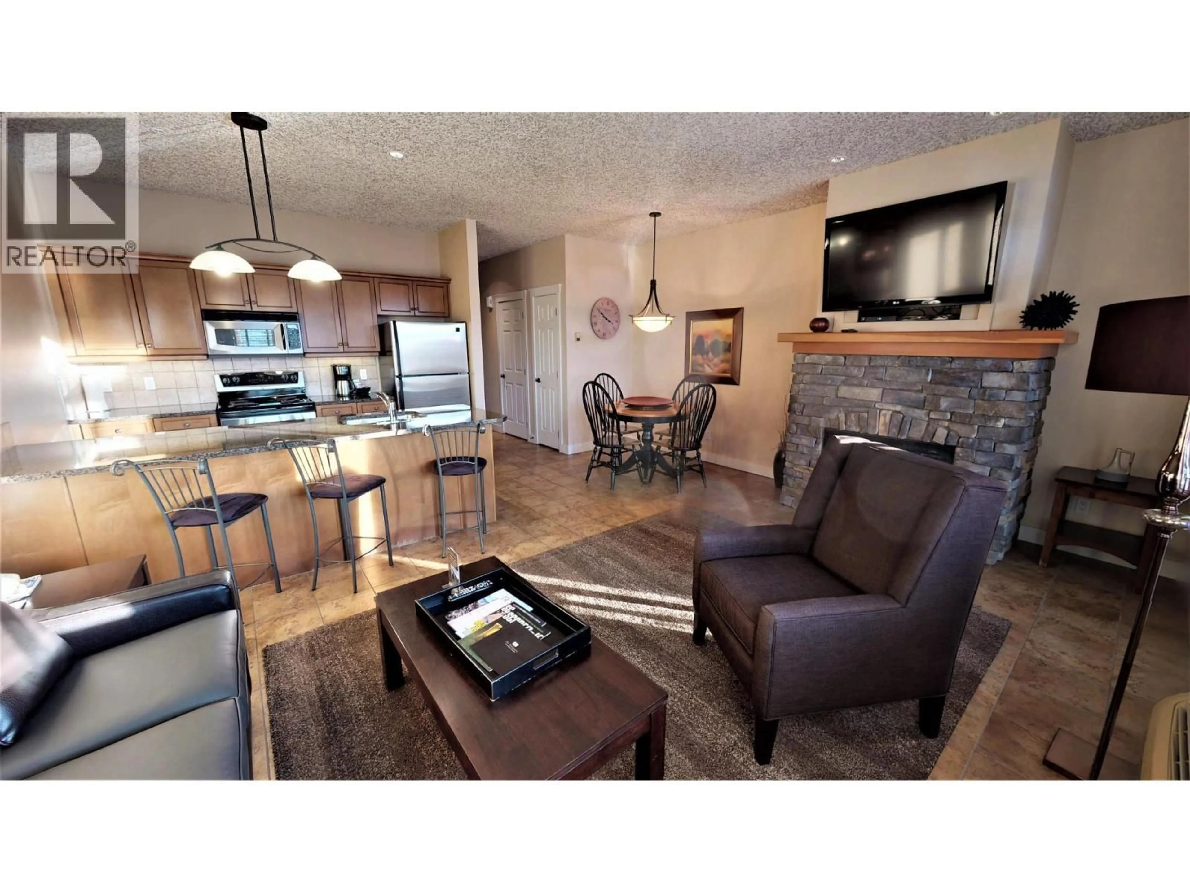 Open concept kitchen, unknown for 415 Q - 400 BIGHORN BOULEVARD, Radium Hot Springs British Columbia V0A1M0