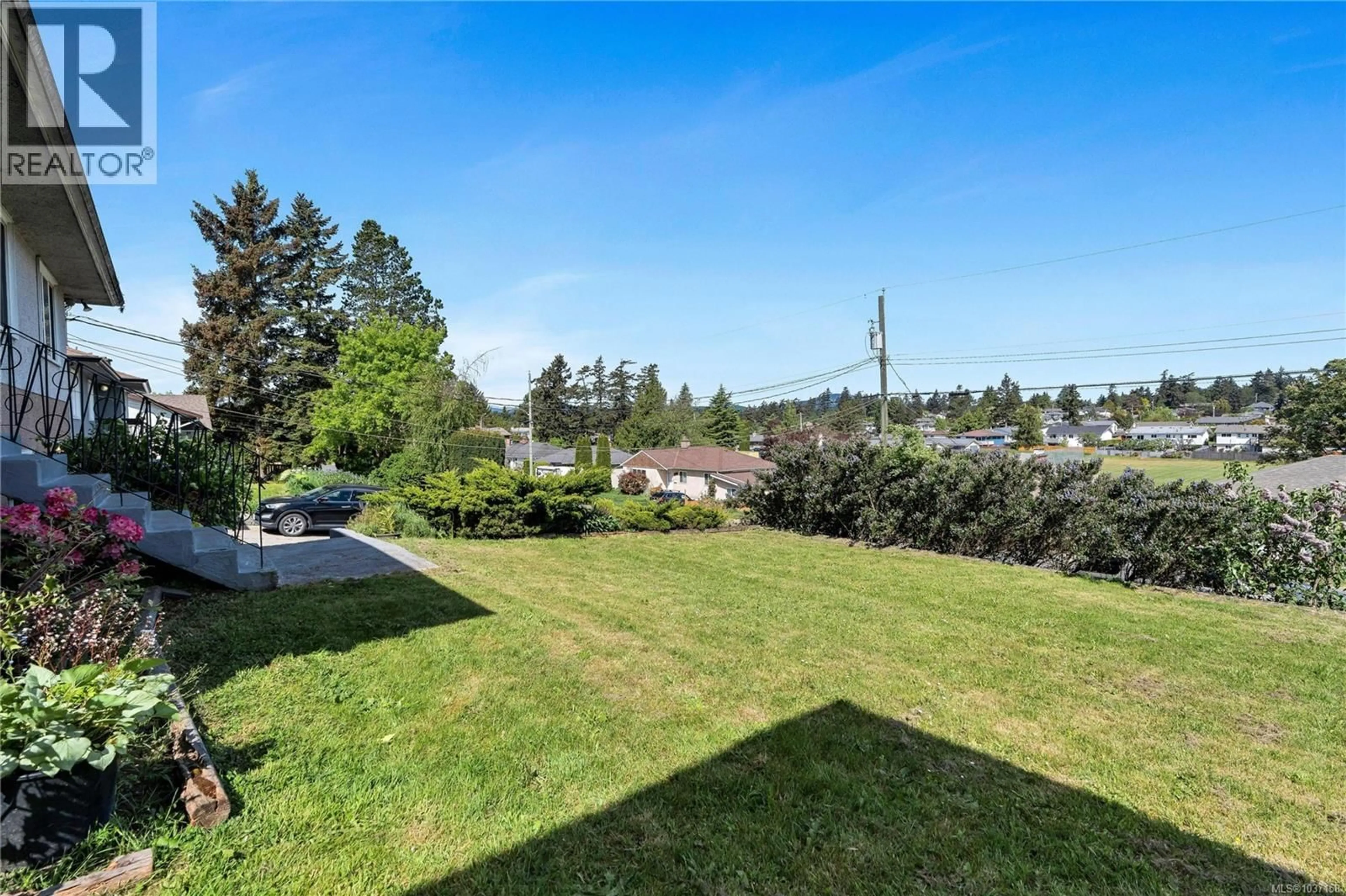 A pic from outside/outdoor area/front of a property/back of a property/a pic from drone, unknown for 565 BAKER STREET, Saanich British Columbia V8Z2H6