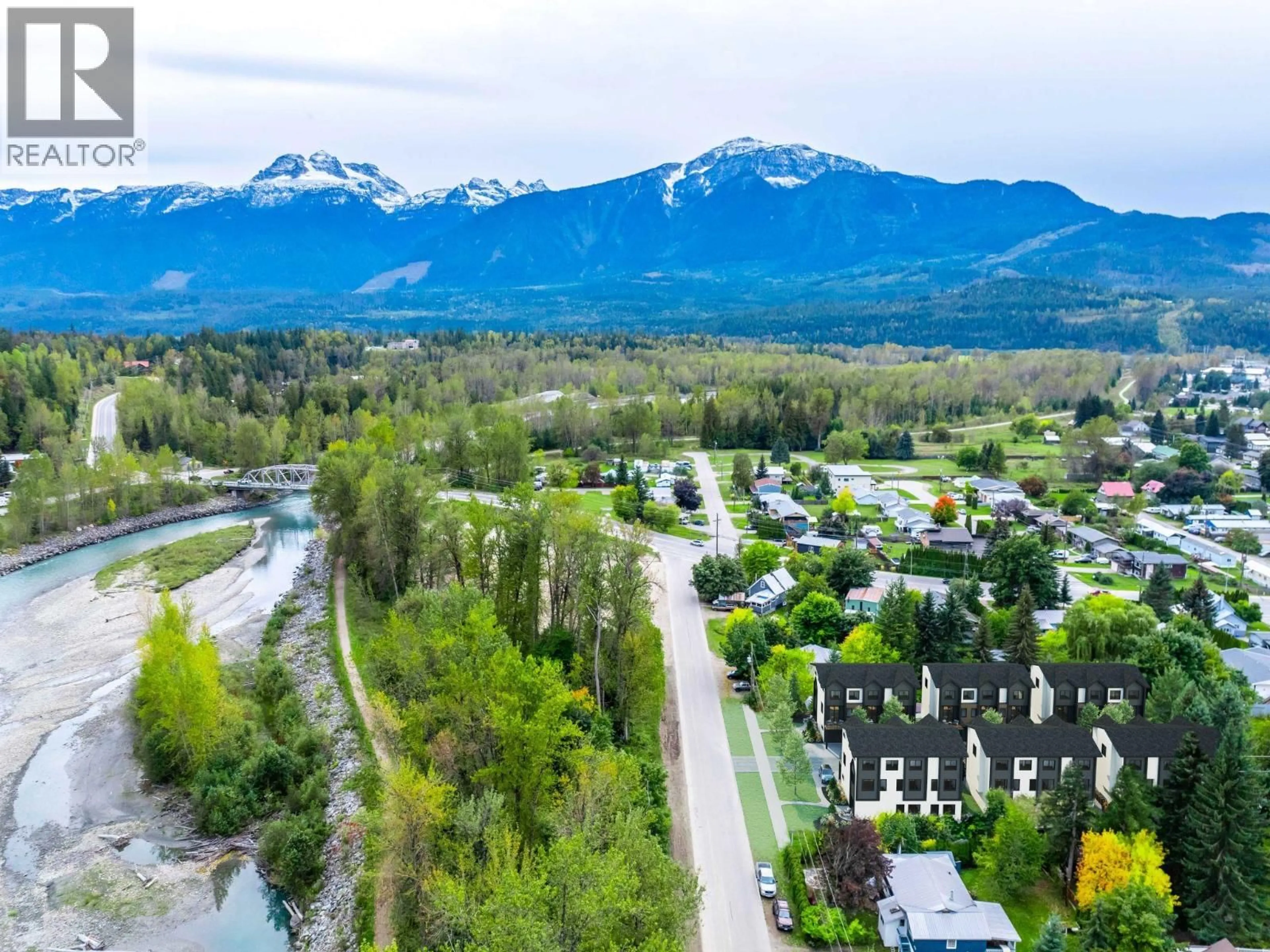A pic from outside/outdoor area/front of a property/back of a property/a pic from drone, mountain view for 5 - 501 SIMPSON STREET, Revelstoke British Columbia V0E2S1