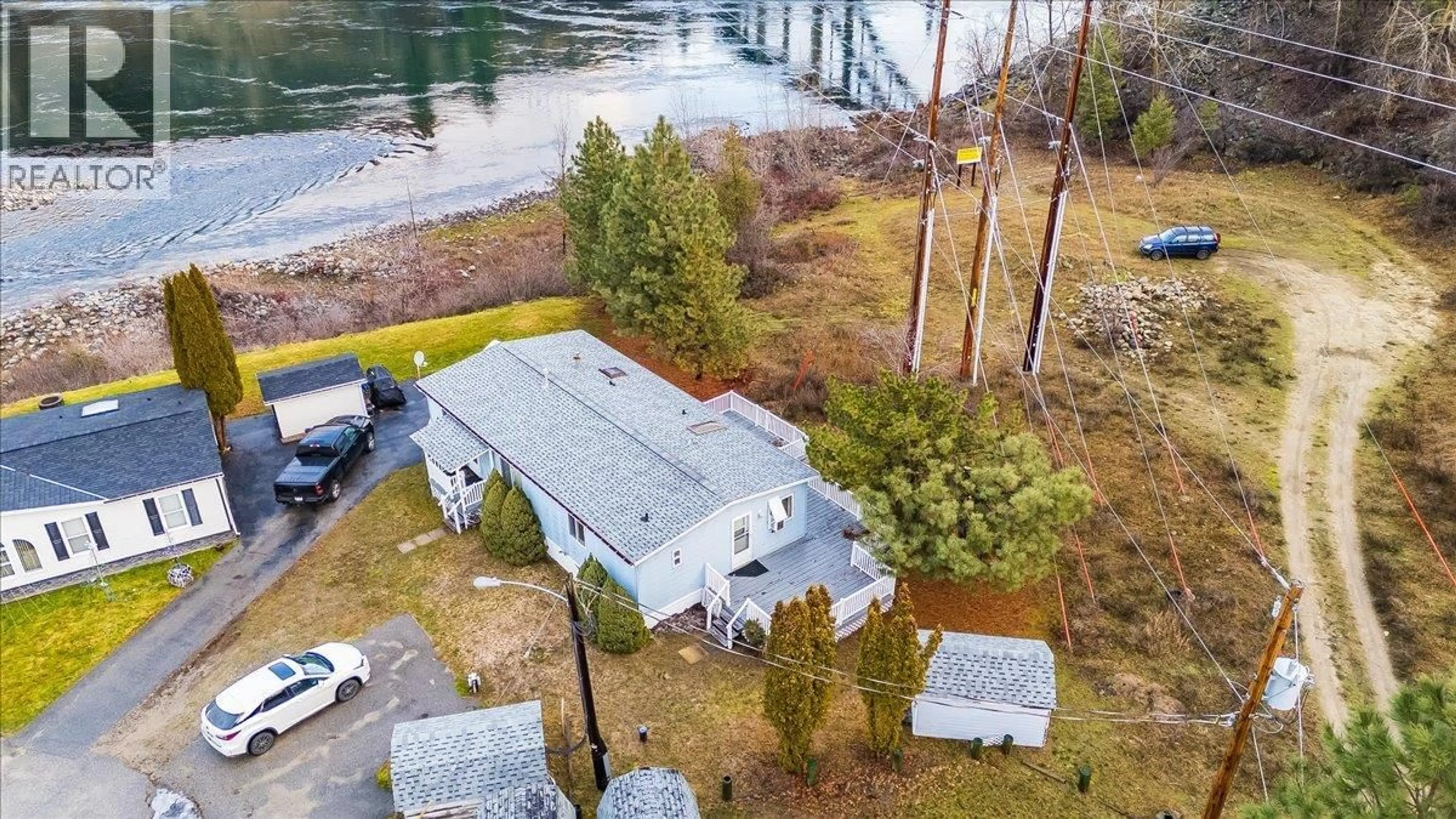 A pic from outside/outdoor area/front of a property/back of a property/a pic from drone, water/lake/river/ocean view for 13 - 651 ROSEDALE ROAD, Castlegar British Columbia V1N3H7