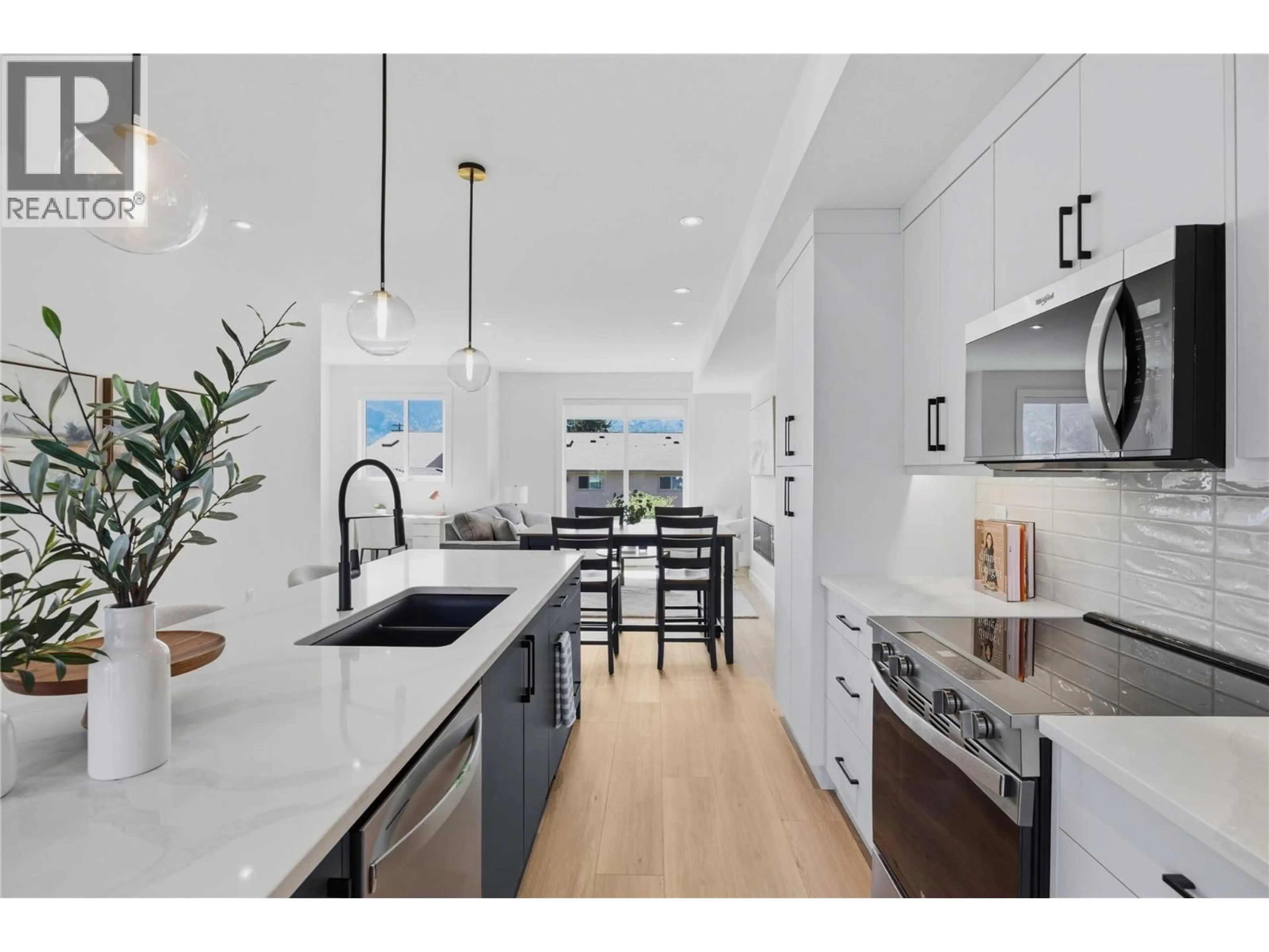 Open concept kitchen, ceramic/tile floor for 101 - 143 GREEN AVENUE, Penticton British Columbia V2A3S9