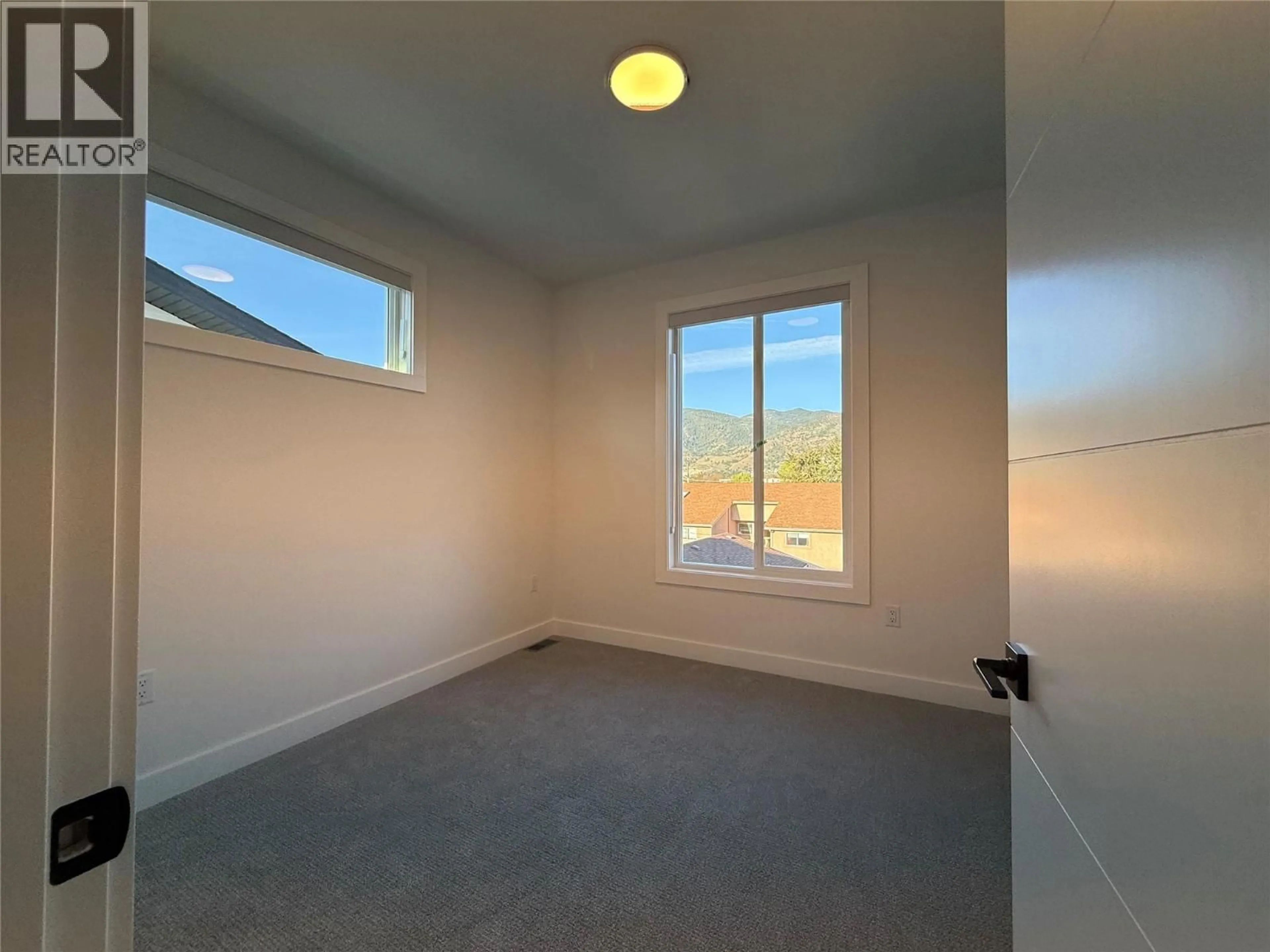 A pic of a room for 101 - 143 GREEN AVENUE, Penticton British Columbia V2A3S9