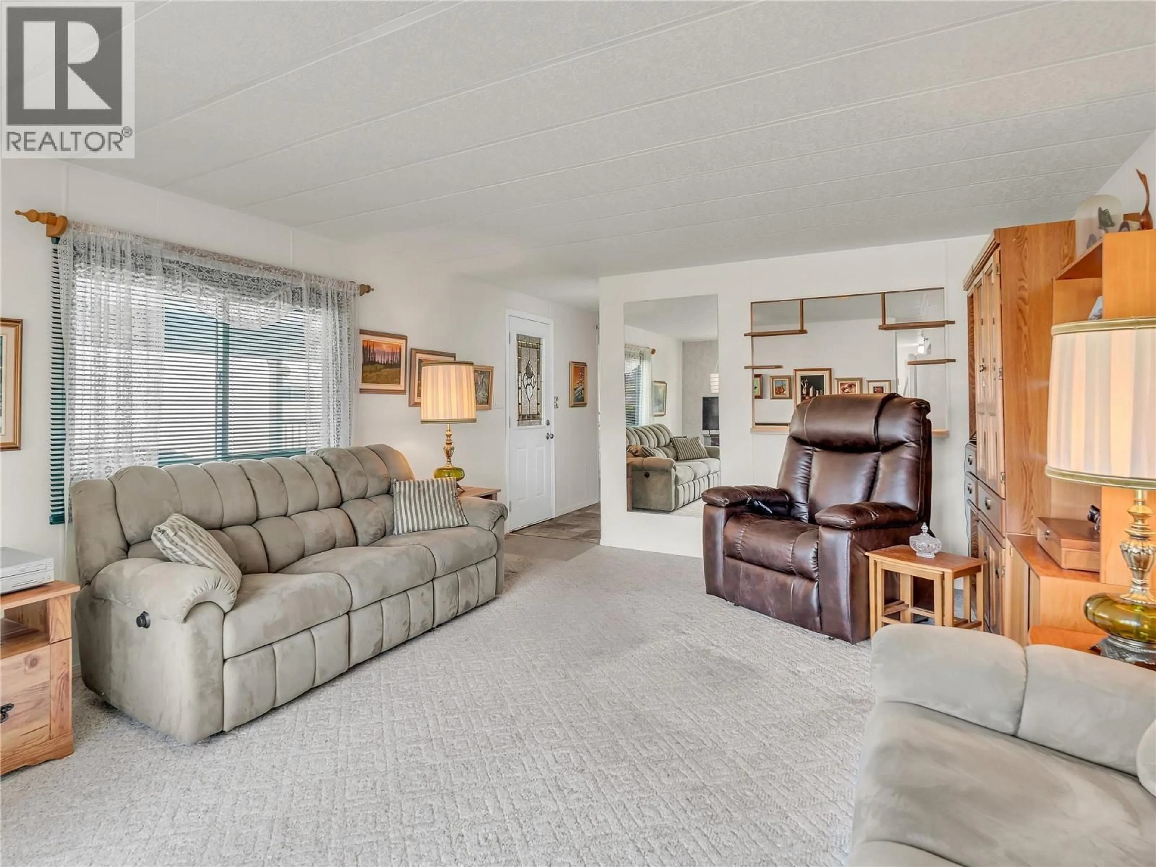 Living room with furniture, unknown for 511 - 3105 SOUTH MAIN STREET, Penticton British Columbia V2A7H1