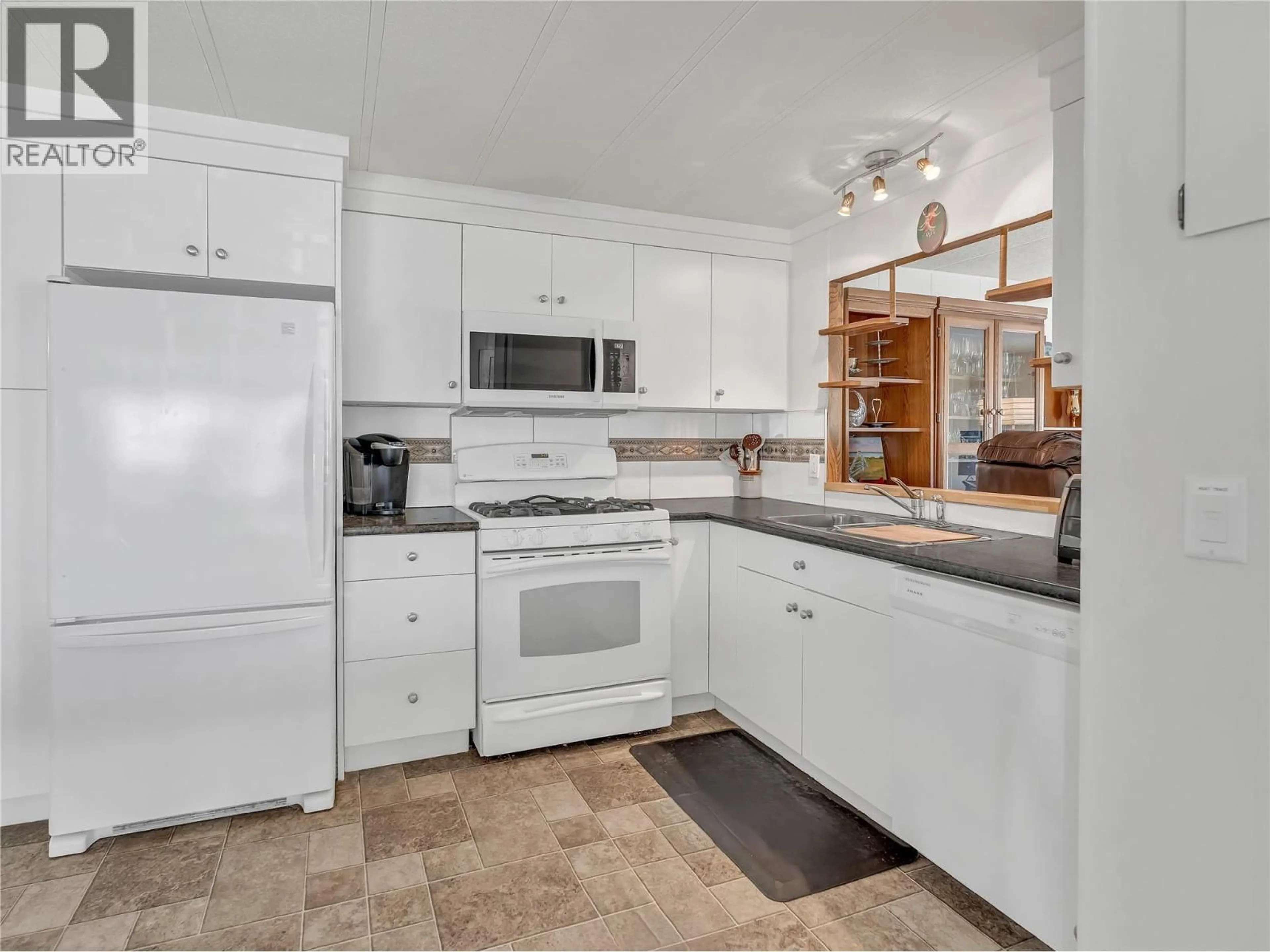 Standard kitchen, ceramic/tile floor for 511 - 3105 SOUTH MAIN STREET, Penticton British Columbia V2A7H1