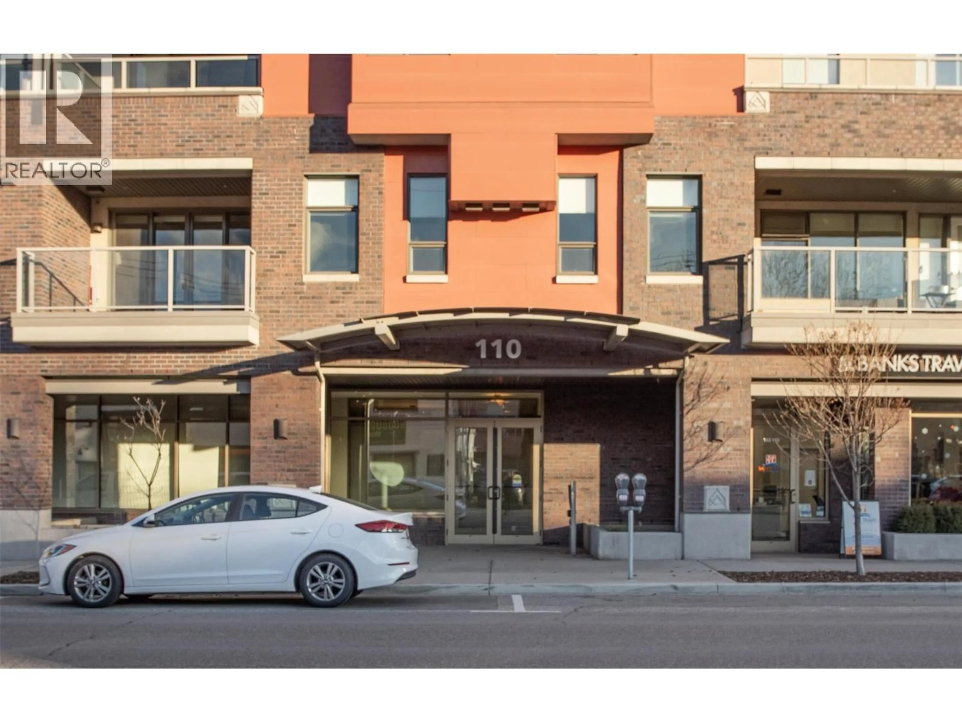 Indoor foyer for 402 - 110 ELLIS STREET, Penticton British Columbia V2A4L5