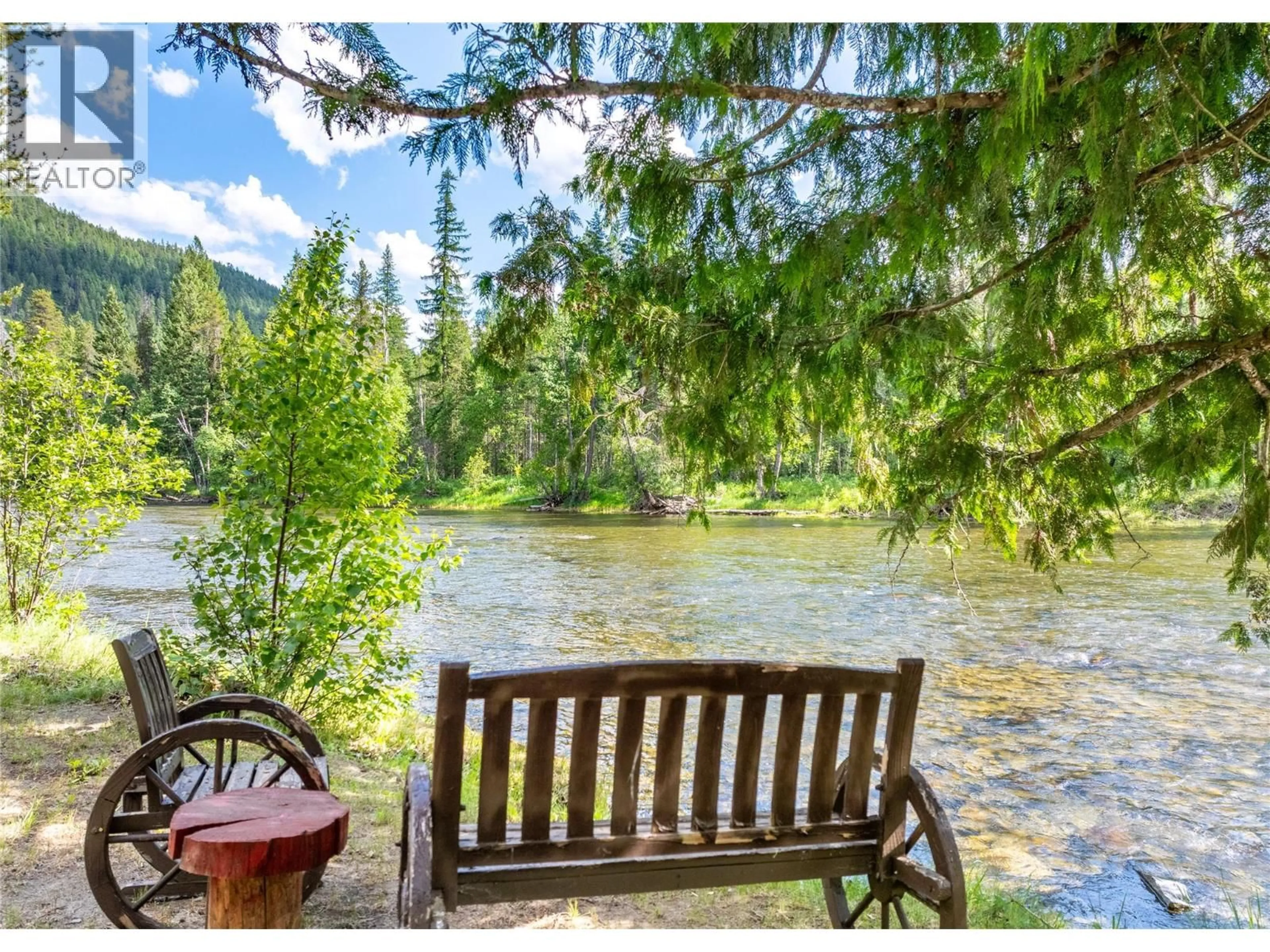 Patio, water/lake/river/ocean view for 6996 95 HIGHWAY, Kingsgate British Columbia V0B1V1