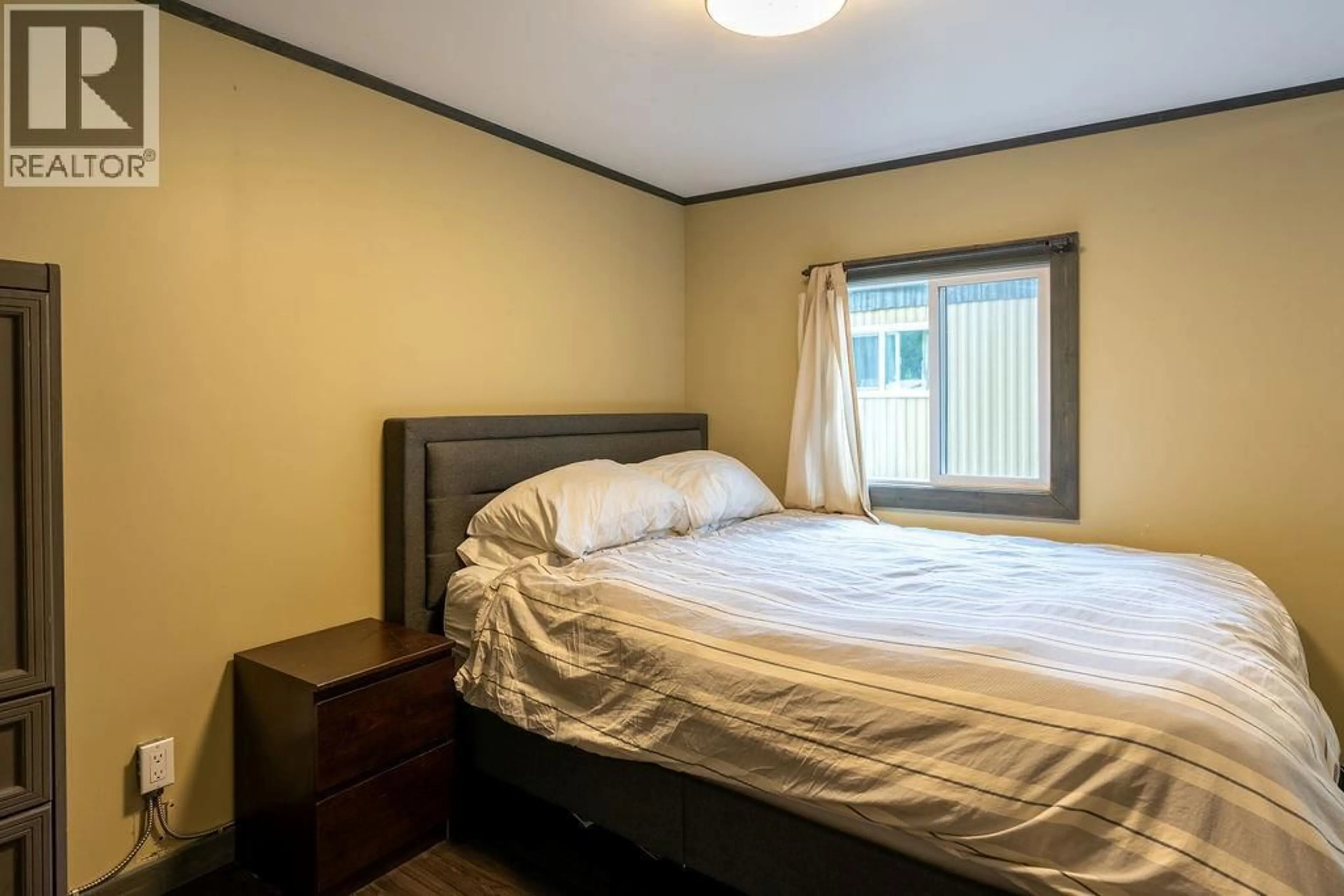 Bedroom with bed, wood/laminate floor for 4 - 1079 LUNDELL ROAD, Revelstoke British Columbia V0E2S0