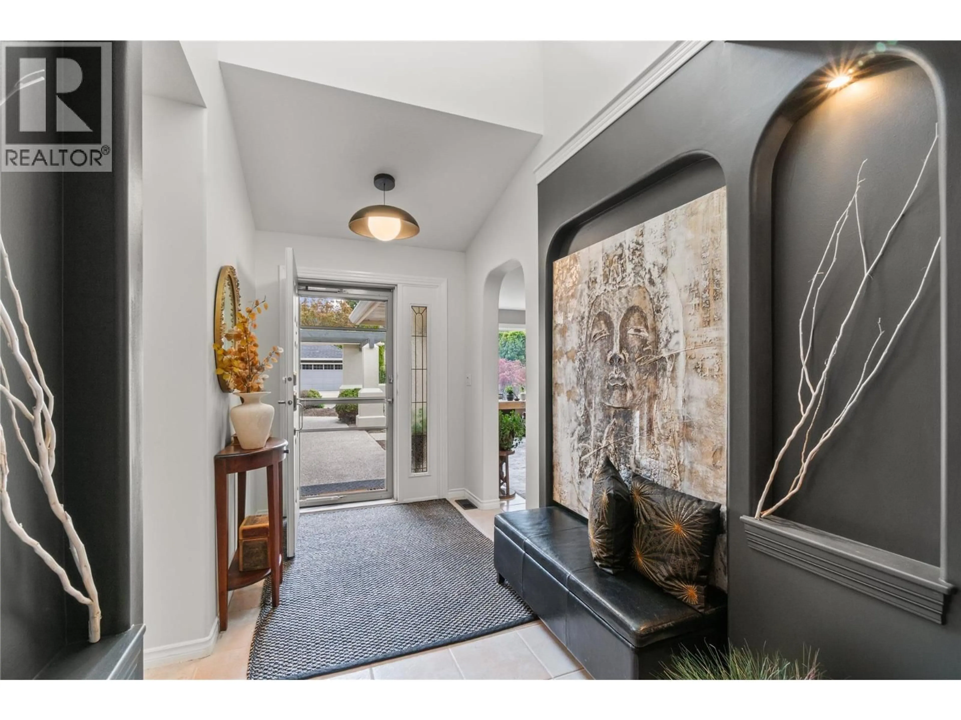 Indoor entryway for 4222 GALLAGHERS CRESCENT, Kelowna British Columbia V1W3Z9