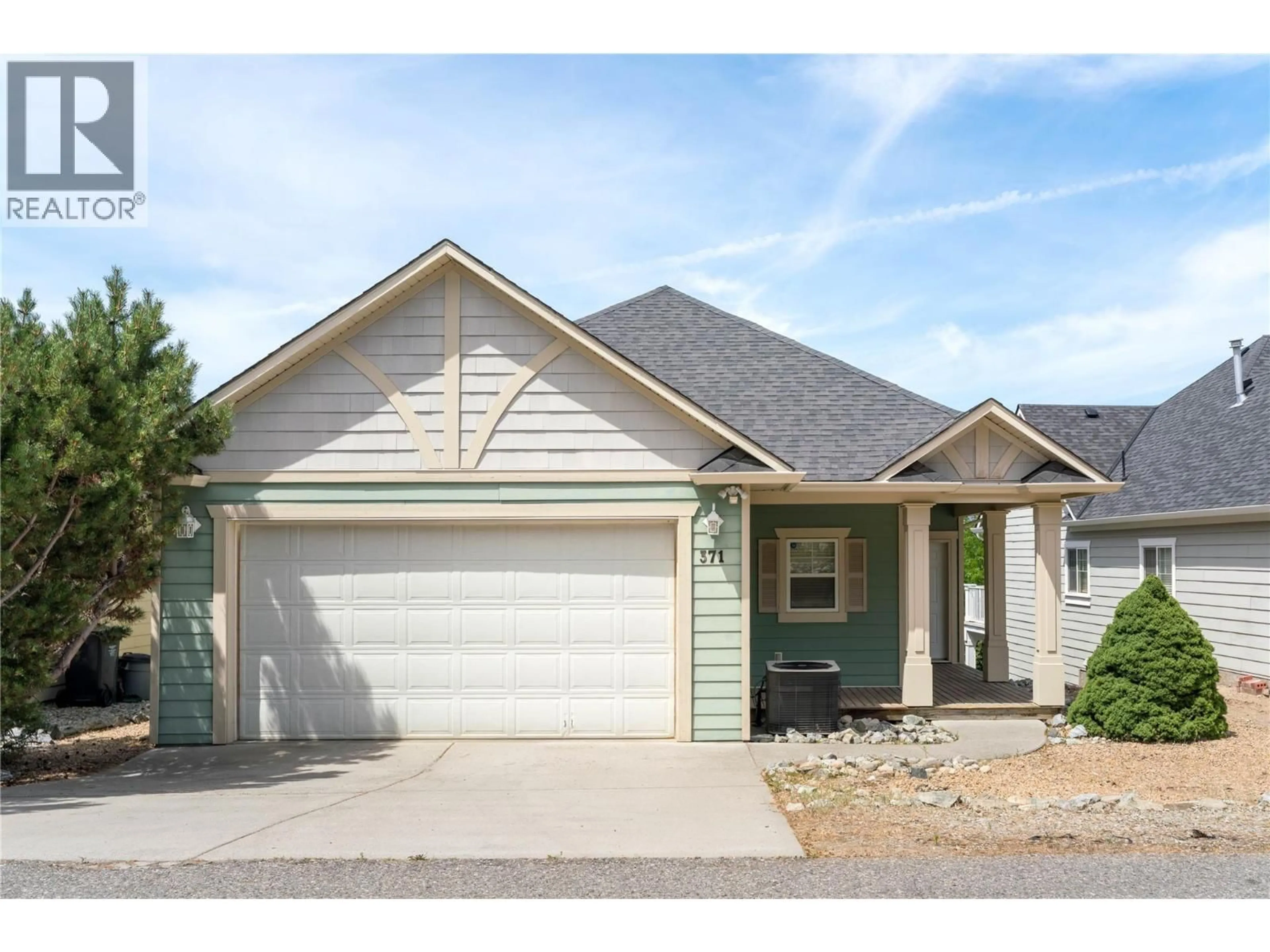 Home with vinyl exterior material, street for 371 MCCARREN AVENUE, Kelowna British Columbia V1W4W3