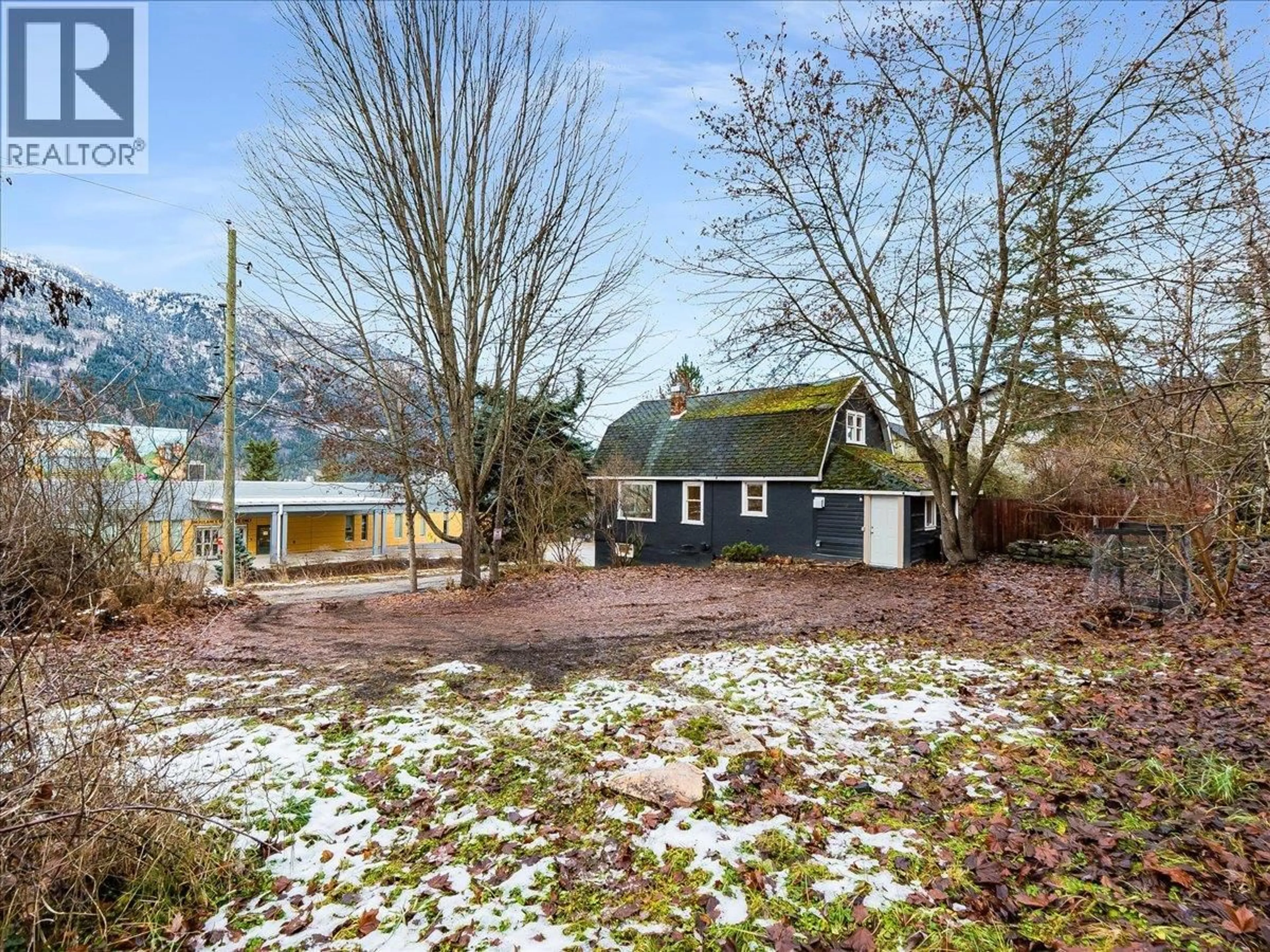 A pic from outside/outdoor area/front of a property/back of a property/a pic from drone, unknown for 16 VIEW STREET, Nelson British Columbia V1L2V2