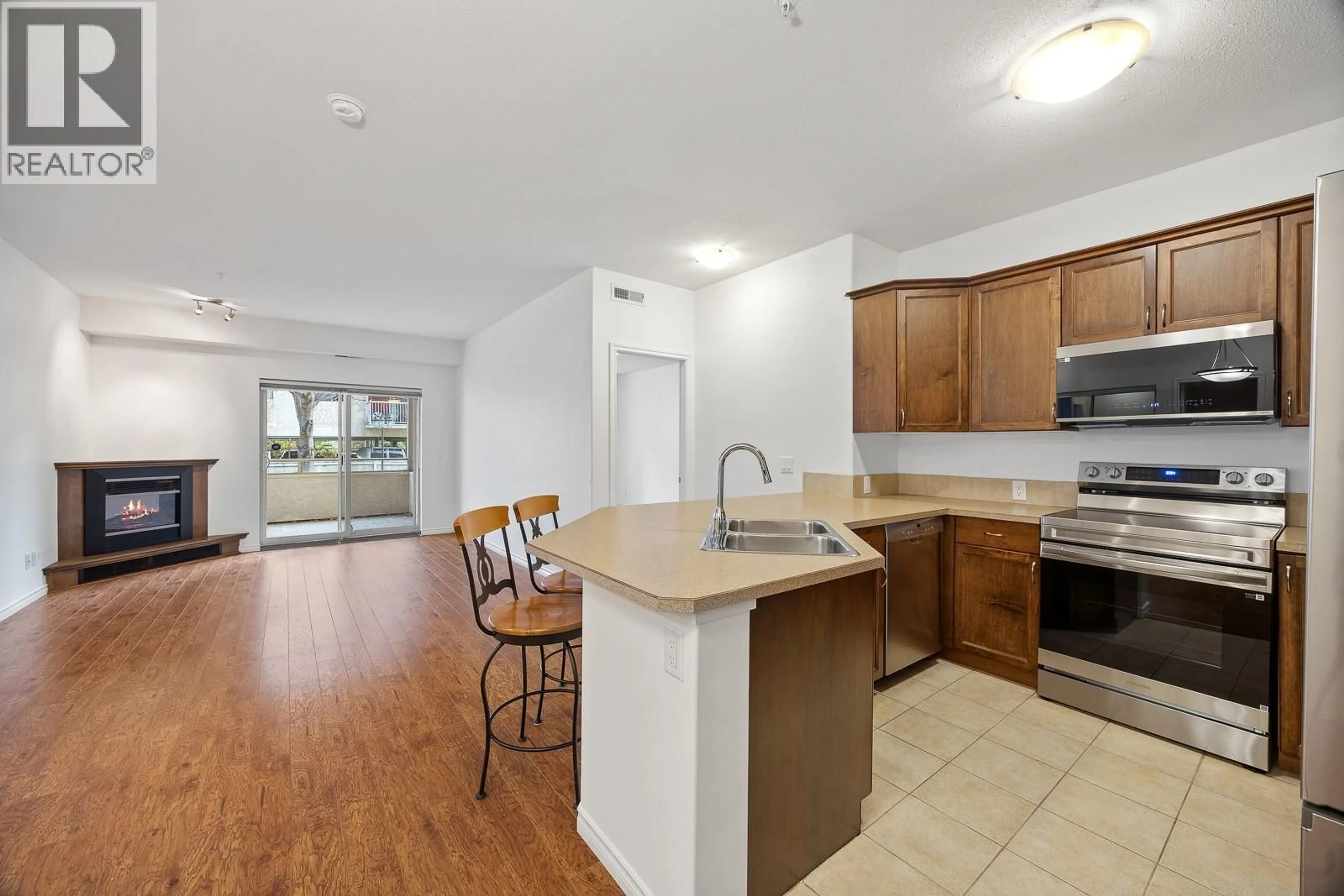 Standard kitchen, unknown for 104 - 1007 HARVEY AVENUE, Kelowna British Columbia V1Y6E4