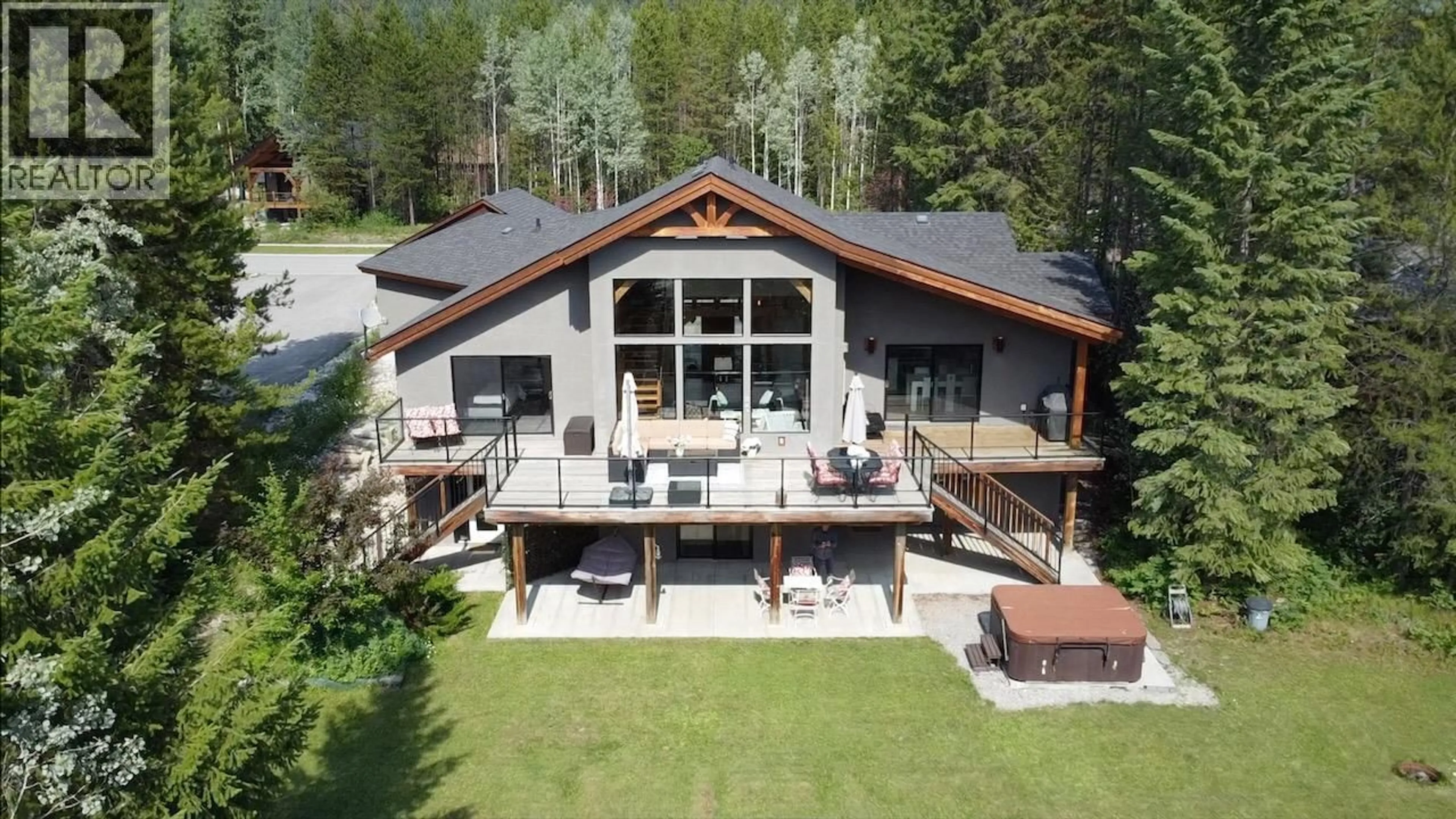 A pic from outside/outdoor area/front of a property/back of a property/a pic from drone, unknown for 1529 QUARTZ CRESCENT, Golden British Columbia V0A1H1