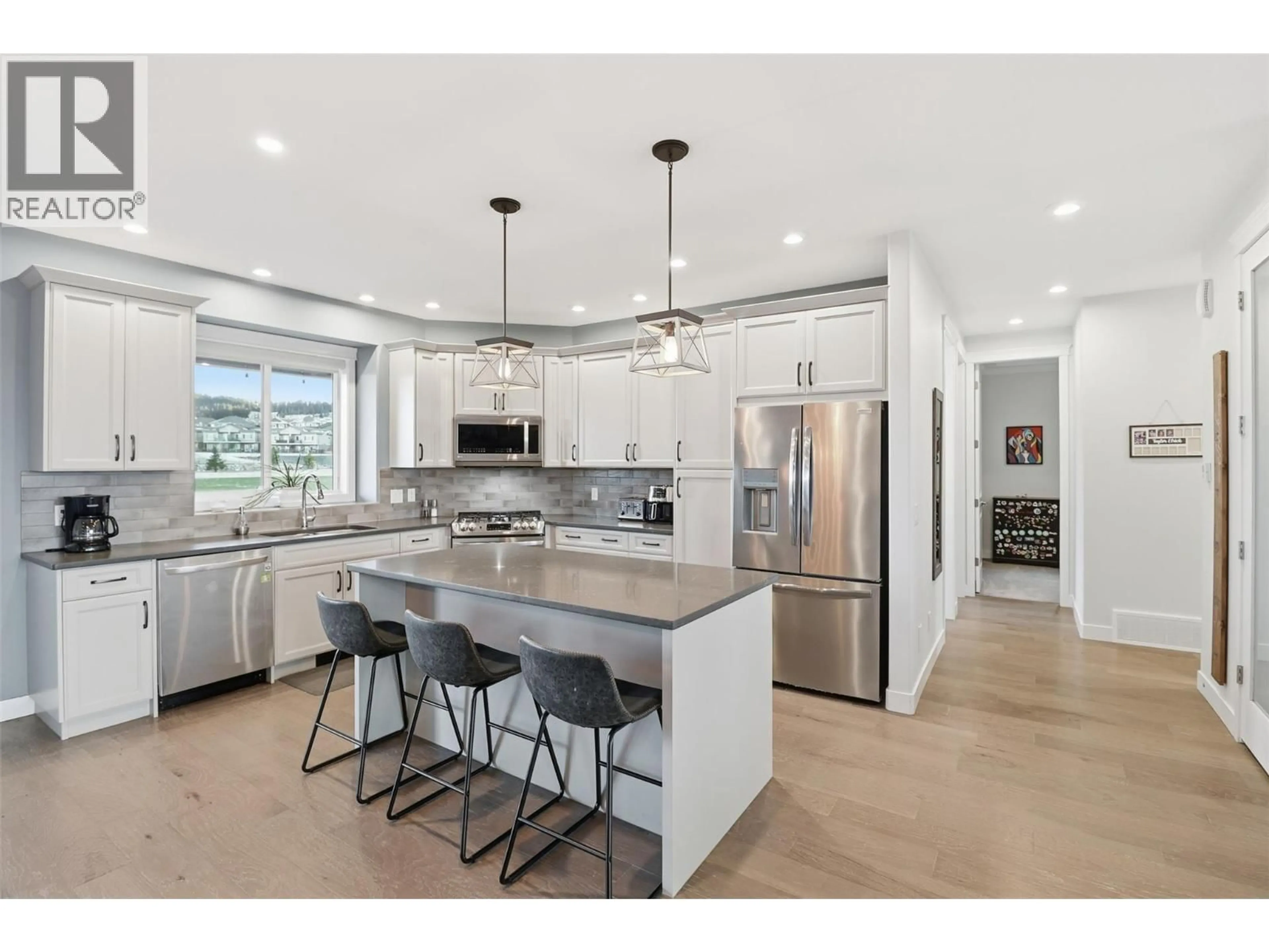 Open concept kitchen, ceramic/tile floor for 1332 KINROSS PLACE, Kamloops British Columbia V1S0B8