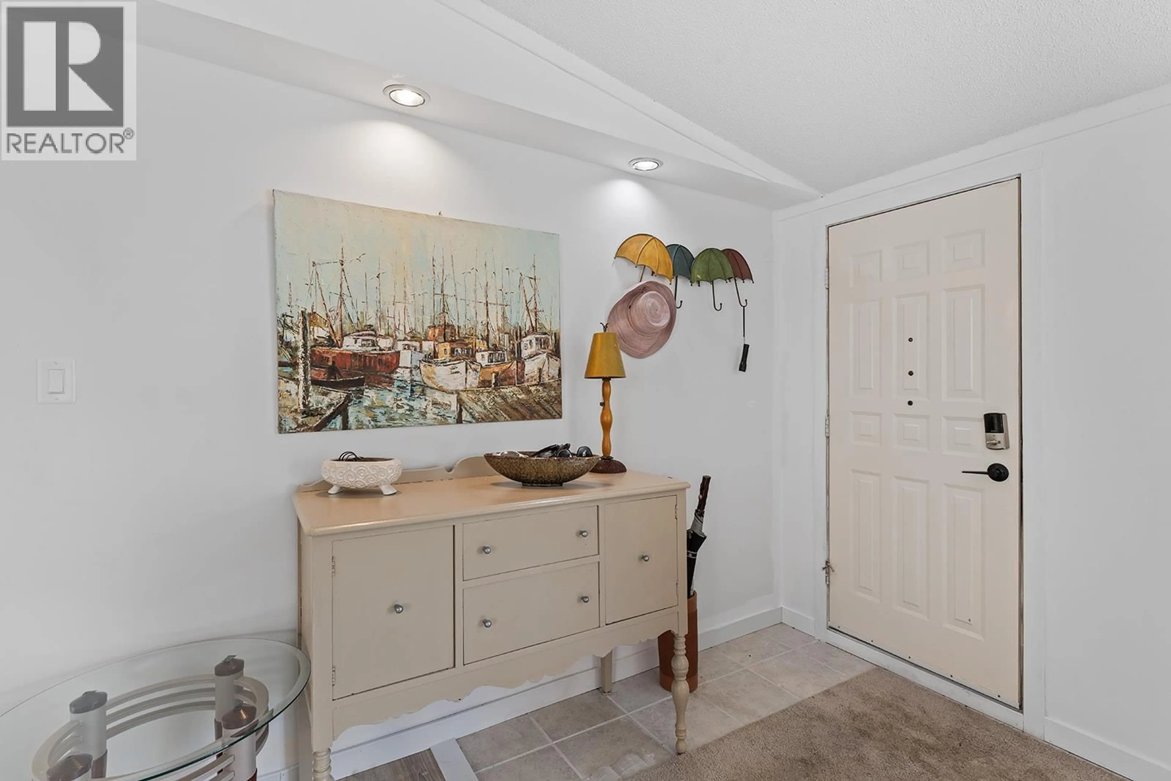 Indoor entryway for 45 - 1881 BOUCHERIE ROAD, West Kelowna British Columbia V4T0C9