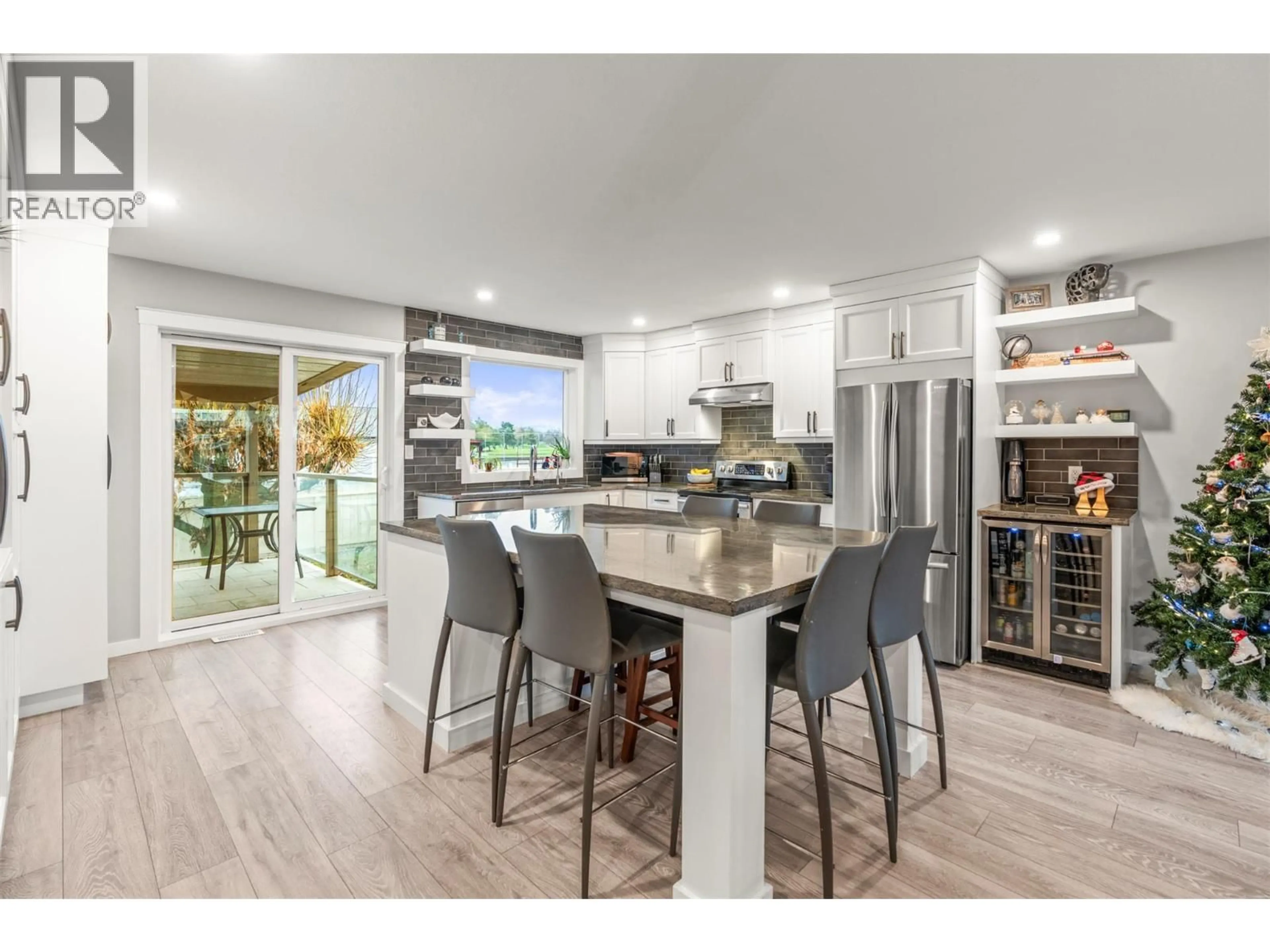 Open concept kitchen, unknown for 1413 12TH STREET, Vernon British Columbia V1T2S6