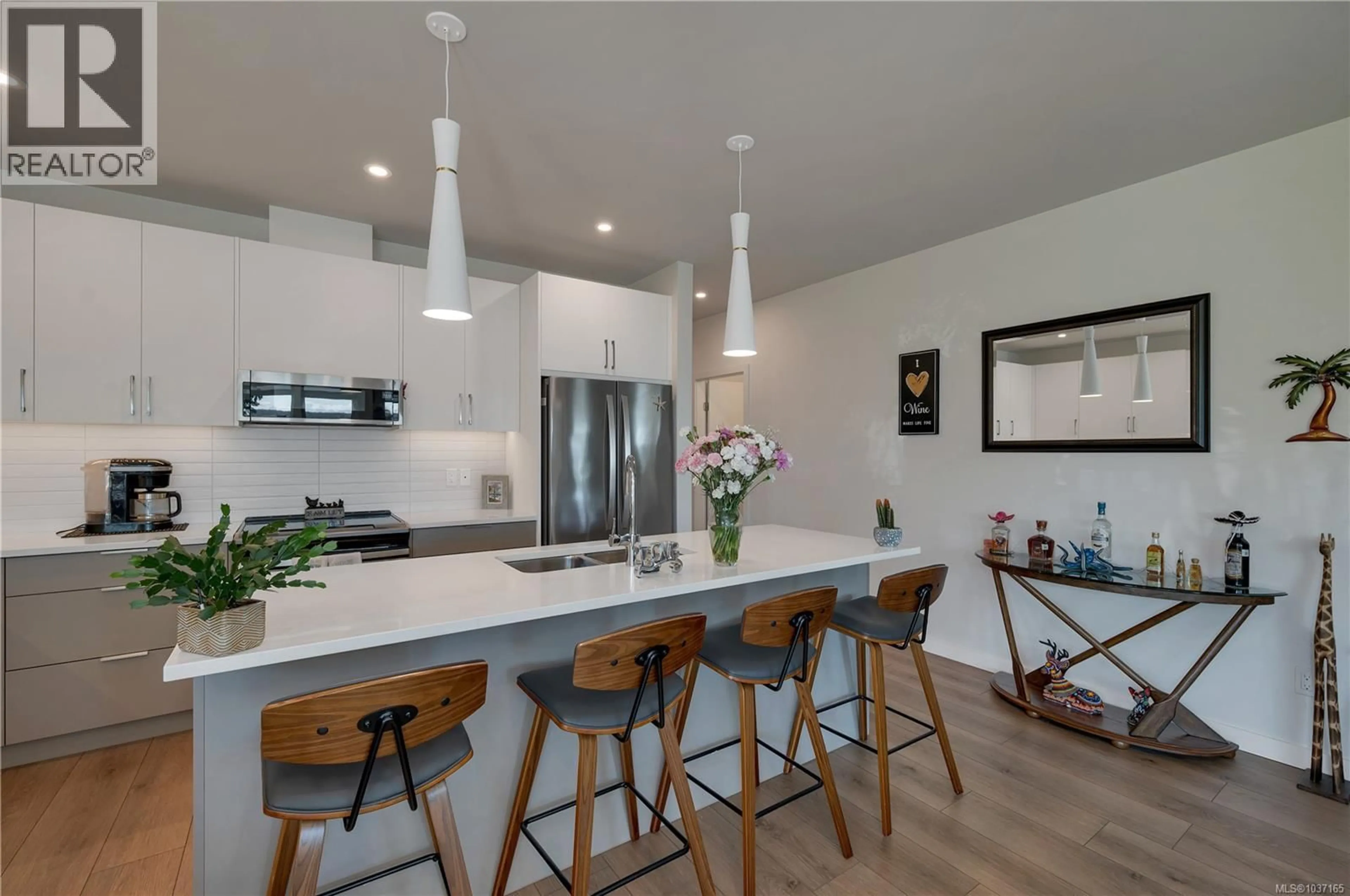 Open concept kitchen, unknown for 102 - 684 ISLAND HIGHWAY SOUTH, Campbell River British Columbia V9W1A6
