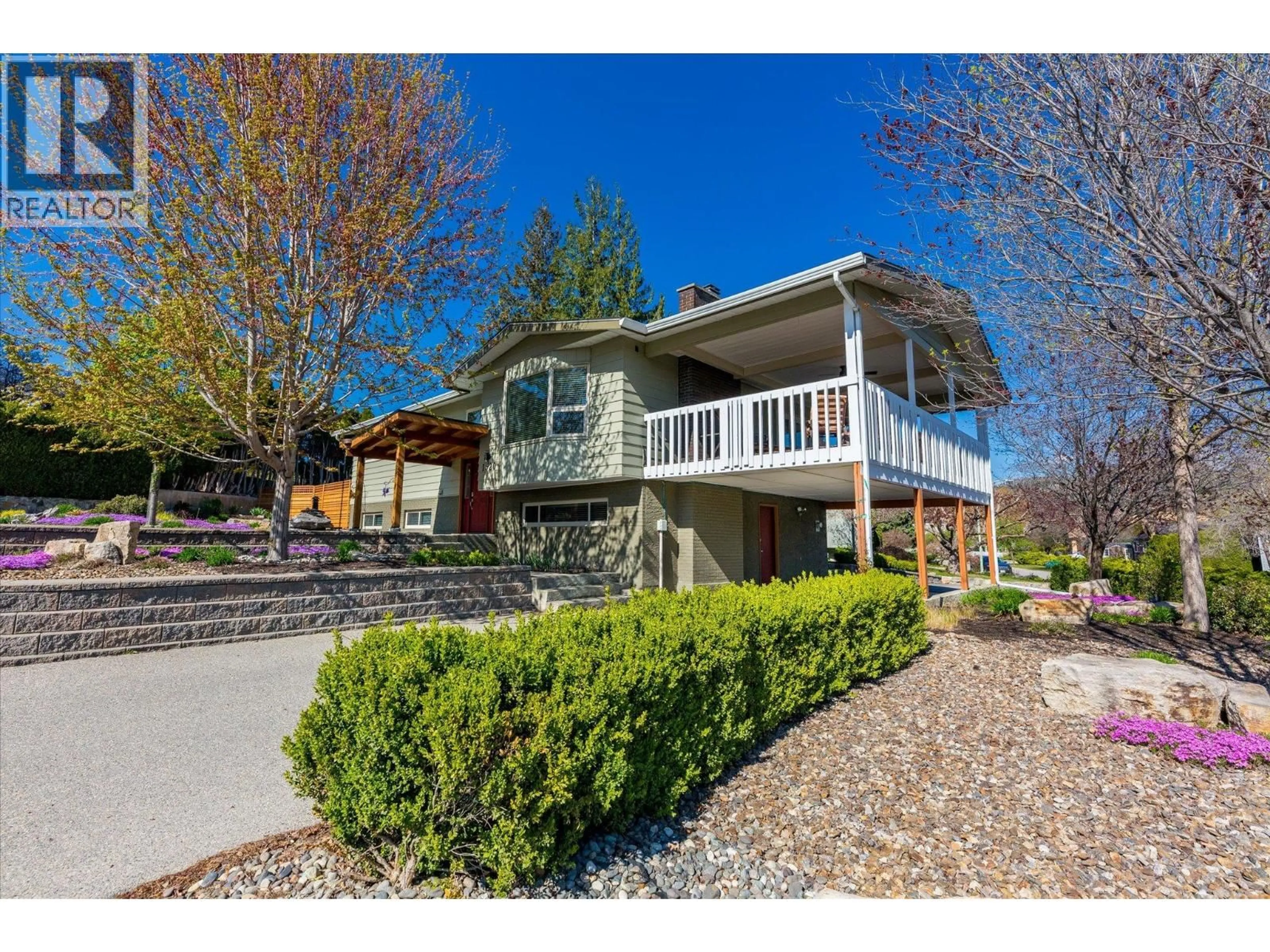 Home with vinyl exterior material, street for 1520 HIGHLAND DRIVE NORTH, Kelowna British Columbia V1Y4K5