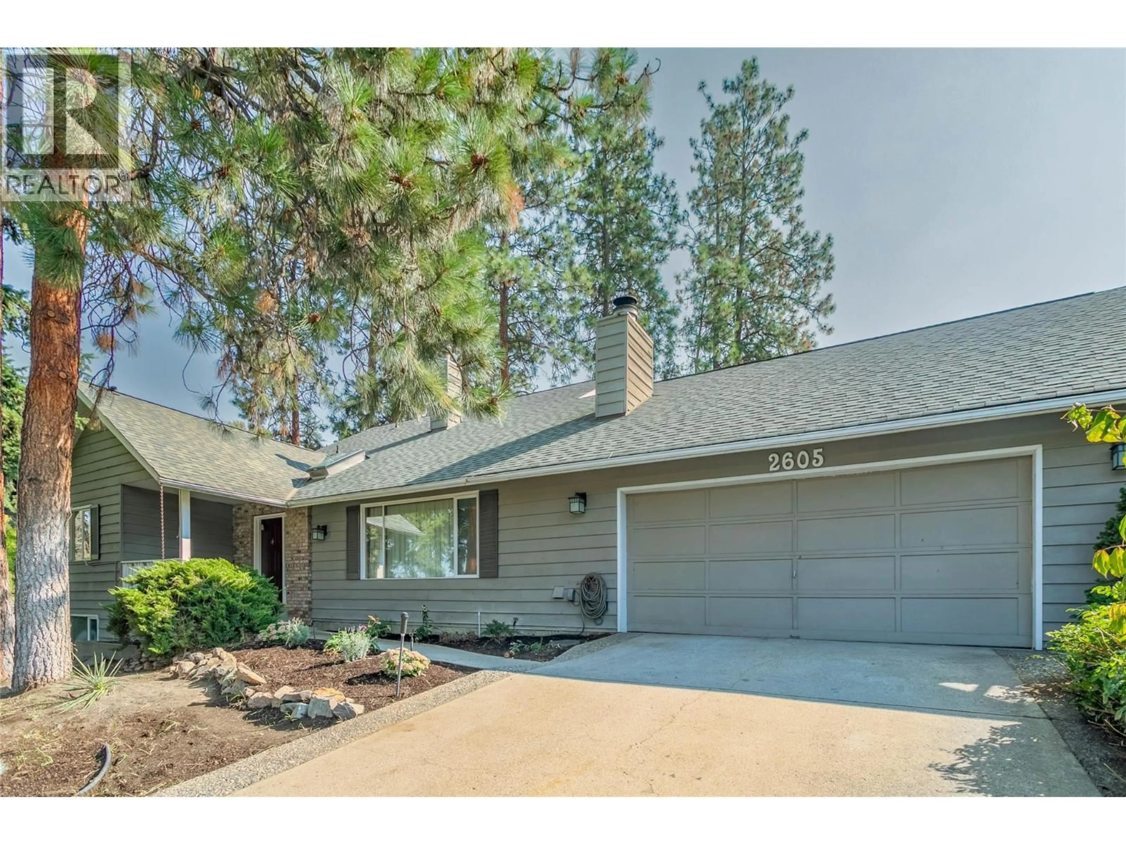 Home with vinyl exterior material, unknown for 2605 ALBERTA COURT, Kelowna British Columbia V1W2X8