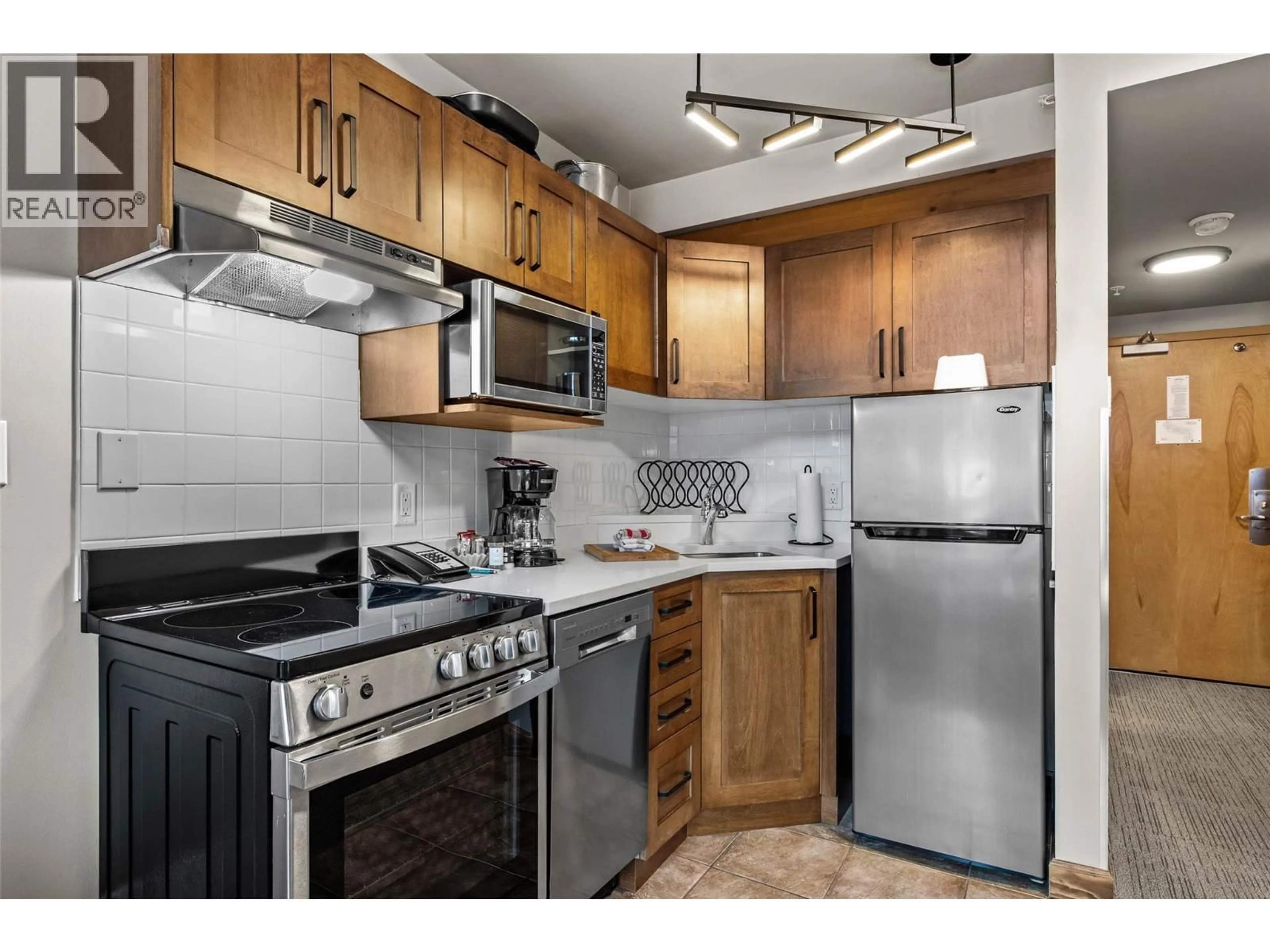 Standard kitchen, unknown for 306 - 3220 VILLAGE WAY, Sun Peaks British Columbia V0E5N0