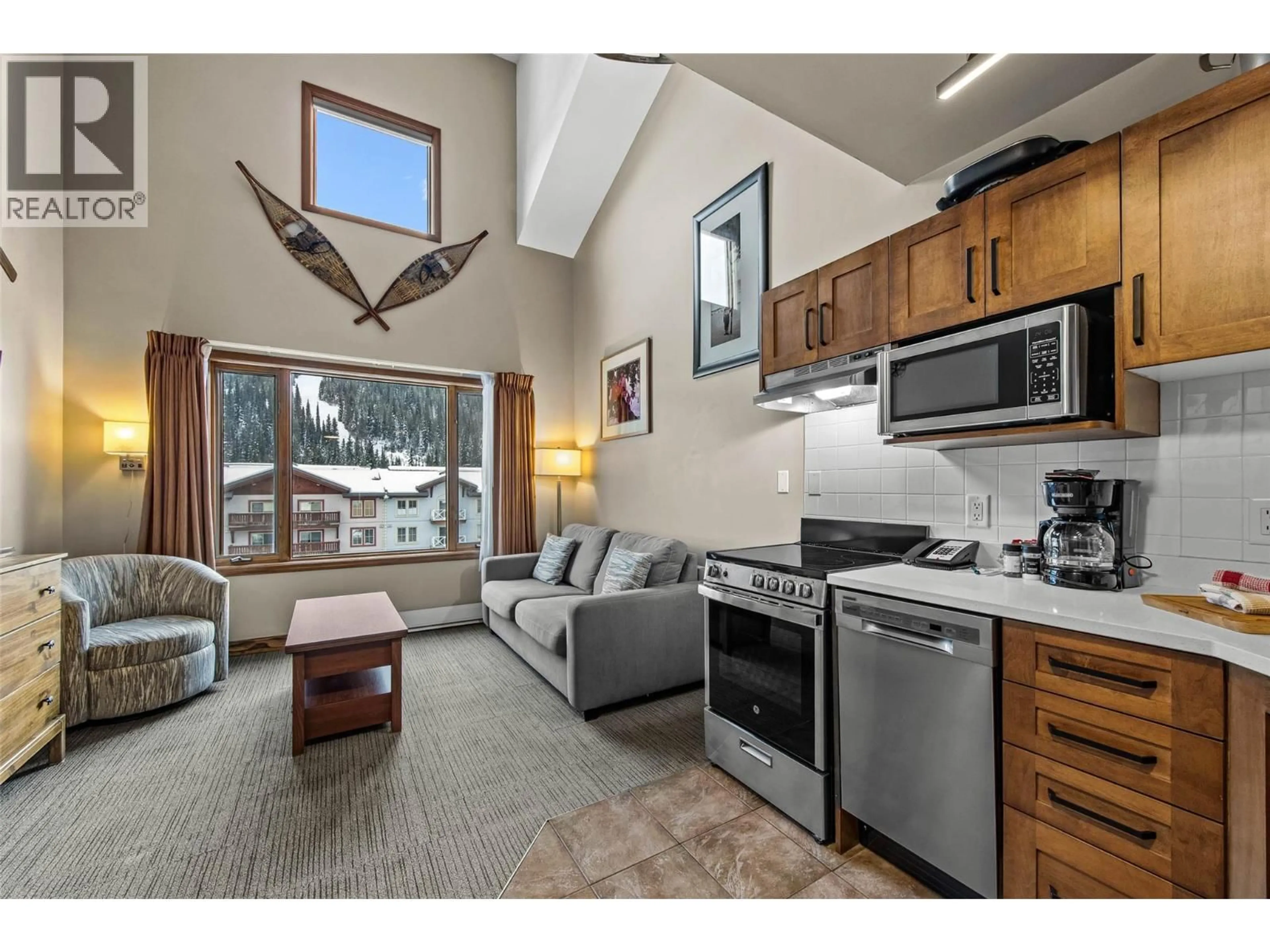 Open concept kitchen, unknown for 306 - 3220 VILLAGE WAY, Sun Peaks British Columbia V0E5N0