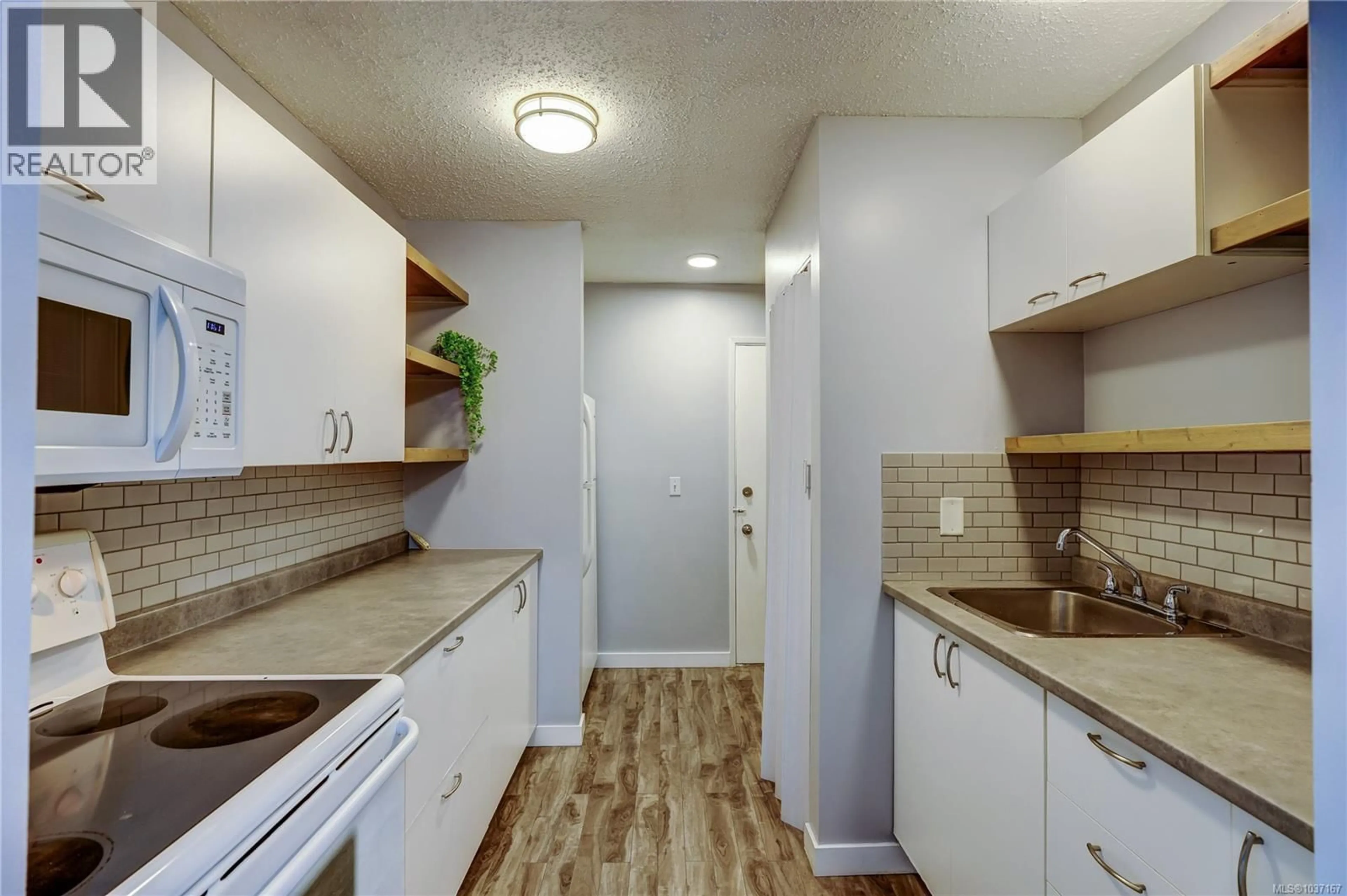Standard kitchen, unknown for 40 - 25 PRYDE AVENUE, Nanaimo British Columbia V9V1J3