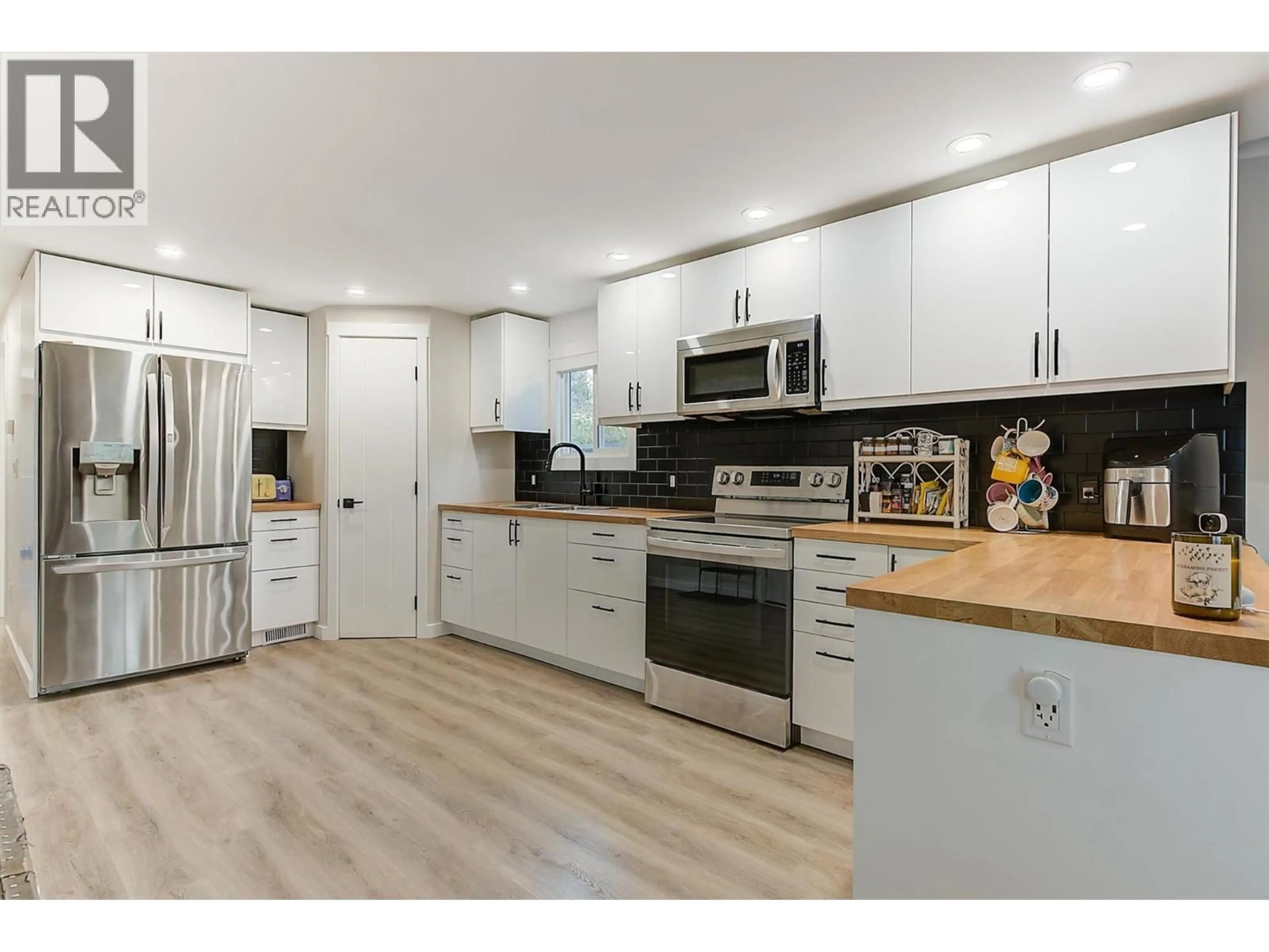 Open concept kitchen, wood/laminate floor for 41 - 2065 BOUCHERIE ROAD, Westbank British Columbia V4T2A8