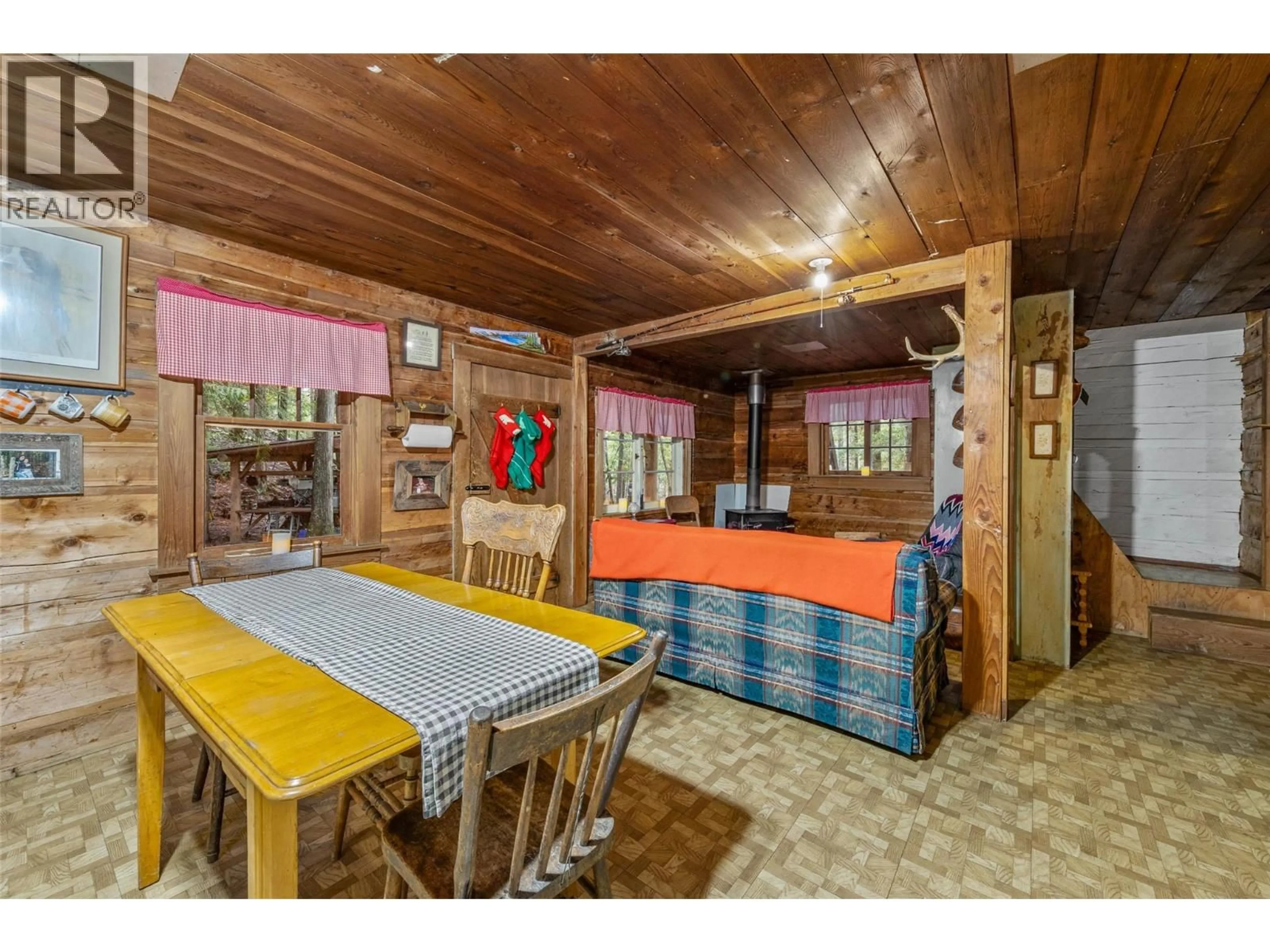 Dining room, unknown for 6057 LINE 17 ROAD, Magna Bay British Columbia V0E1M7