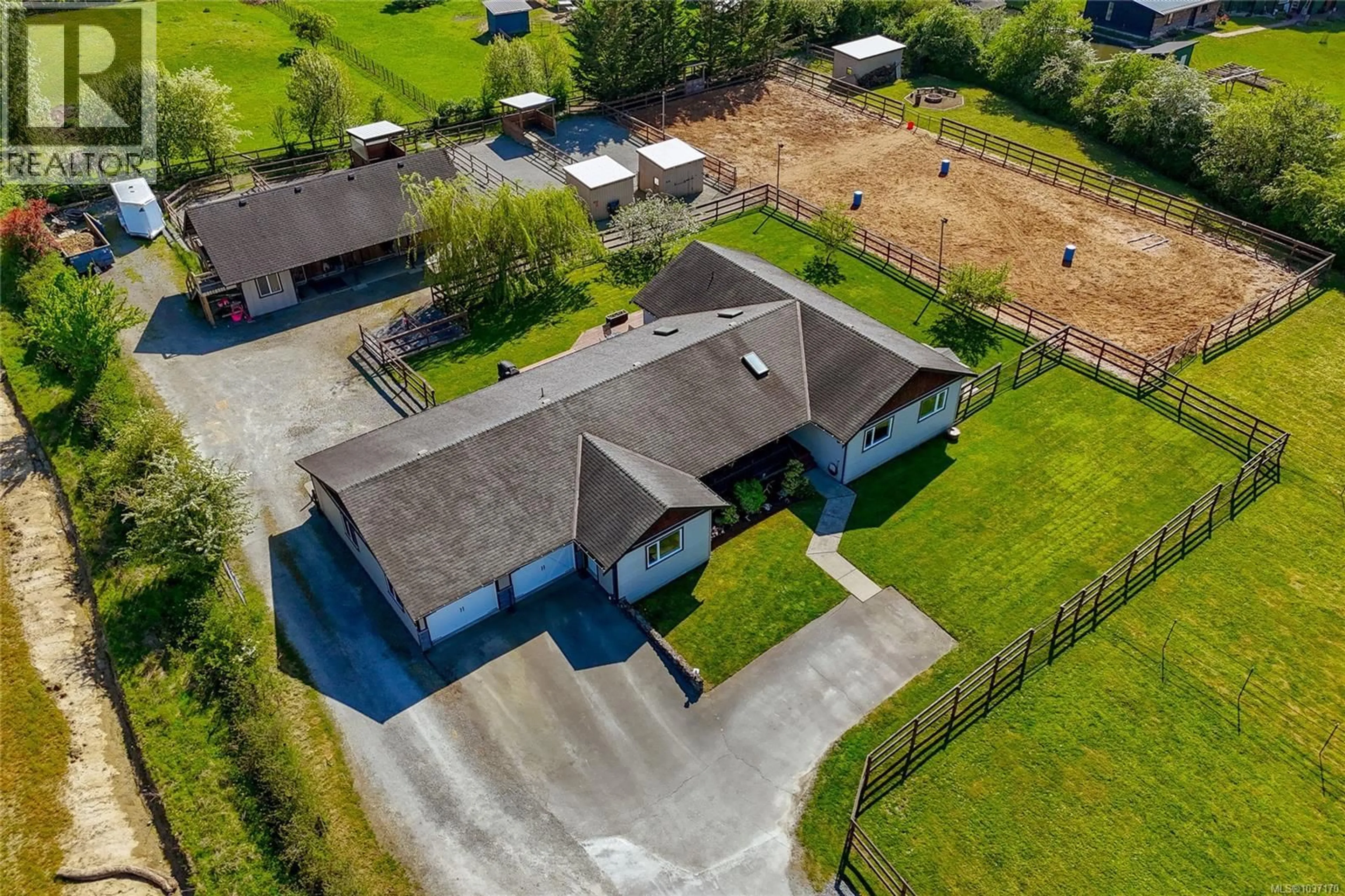 A pic from outside/outdoor area/front of a property/back of a property/a pic from drone, unknown for 1609 KEATING CROSS ROAD, Central Saanich British Columbia V8M1W9