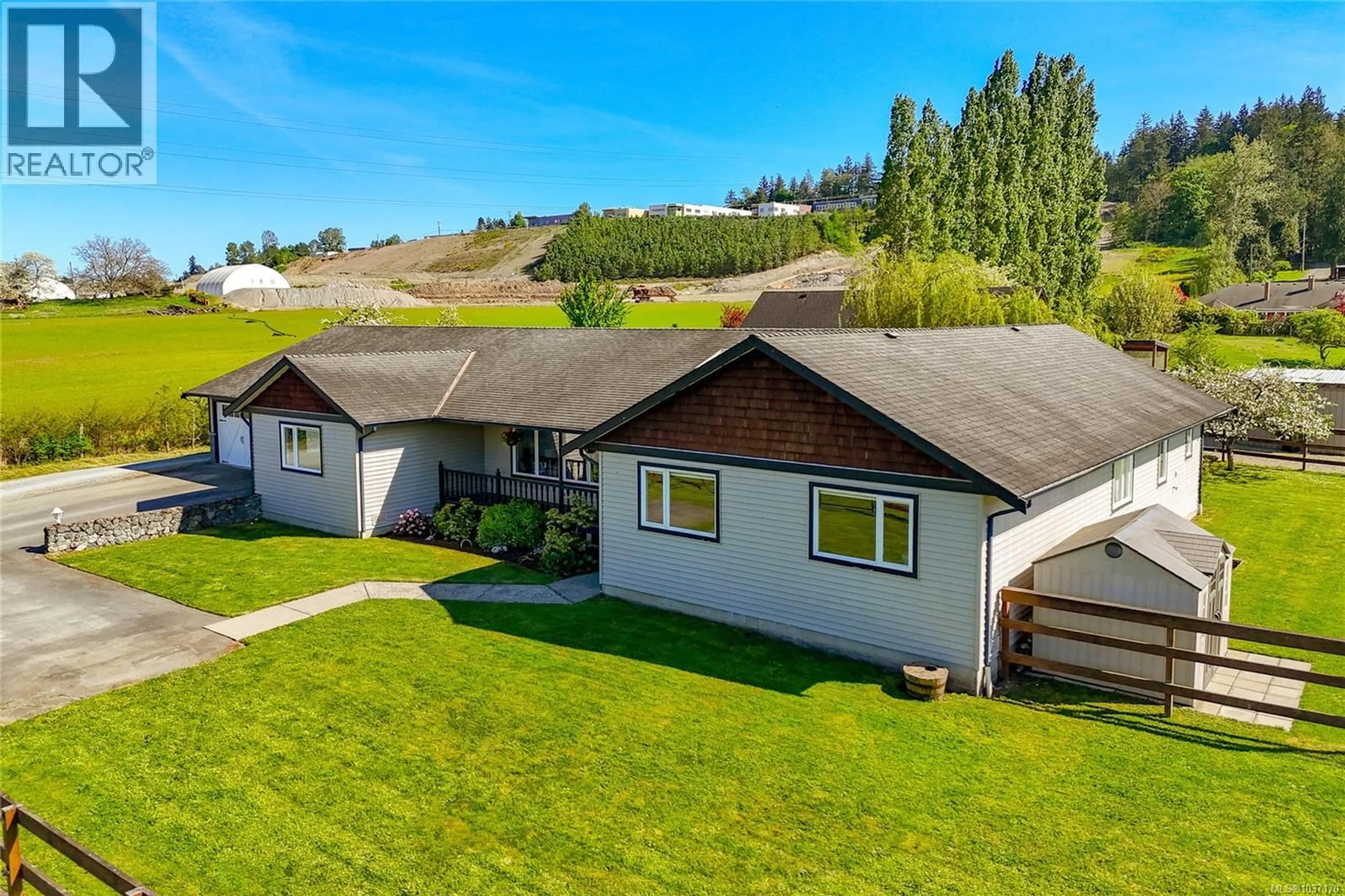 A pic from outside/outdoor area/front of a property/back of a property/a pic from drone, mountain view for 1609 KEATING CROSS ROAD, Central Saanich British Columbia V8M1W9