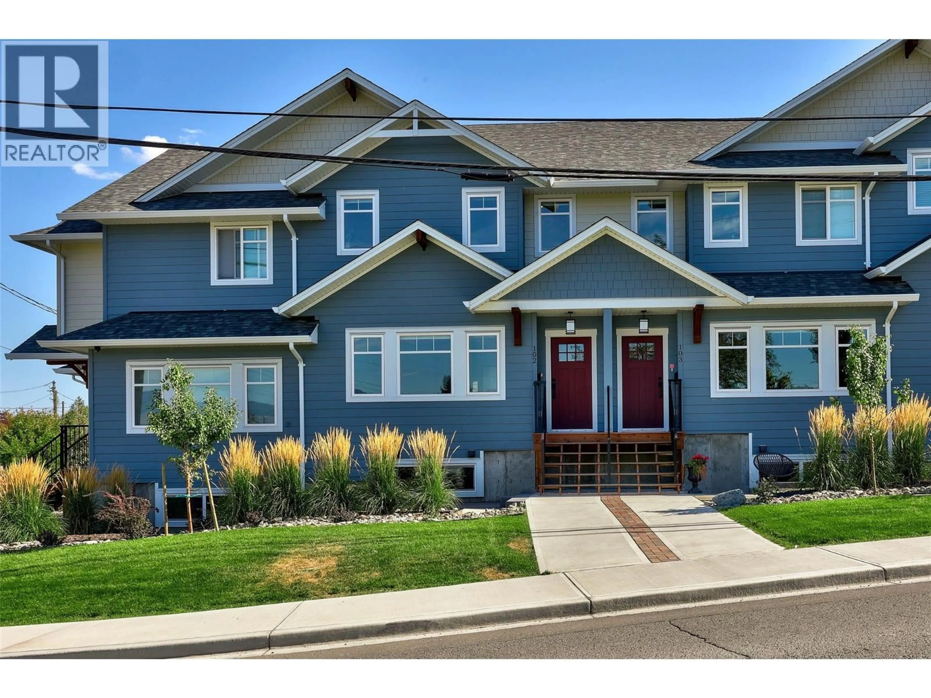 Home with vinyl exterior material, street for 102 - 321 CENTRE AVENUE, Kamloops British Columbia V2C0M6