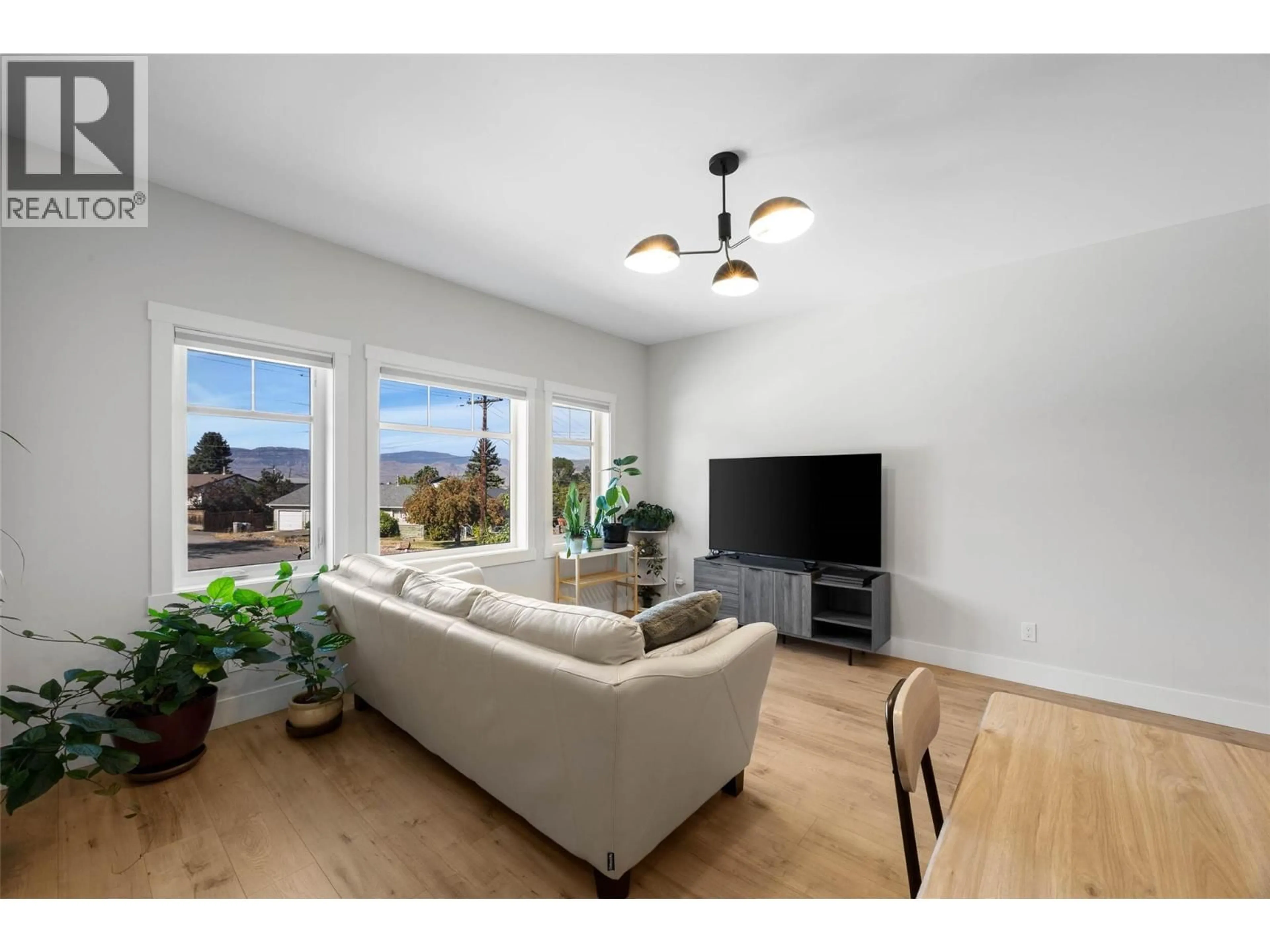 Living room with furniture, wood/laminate floor for 102 - 321 CENTRE AVENUE, Kamloops British Columbia V2C0M6