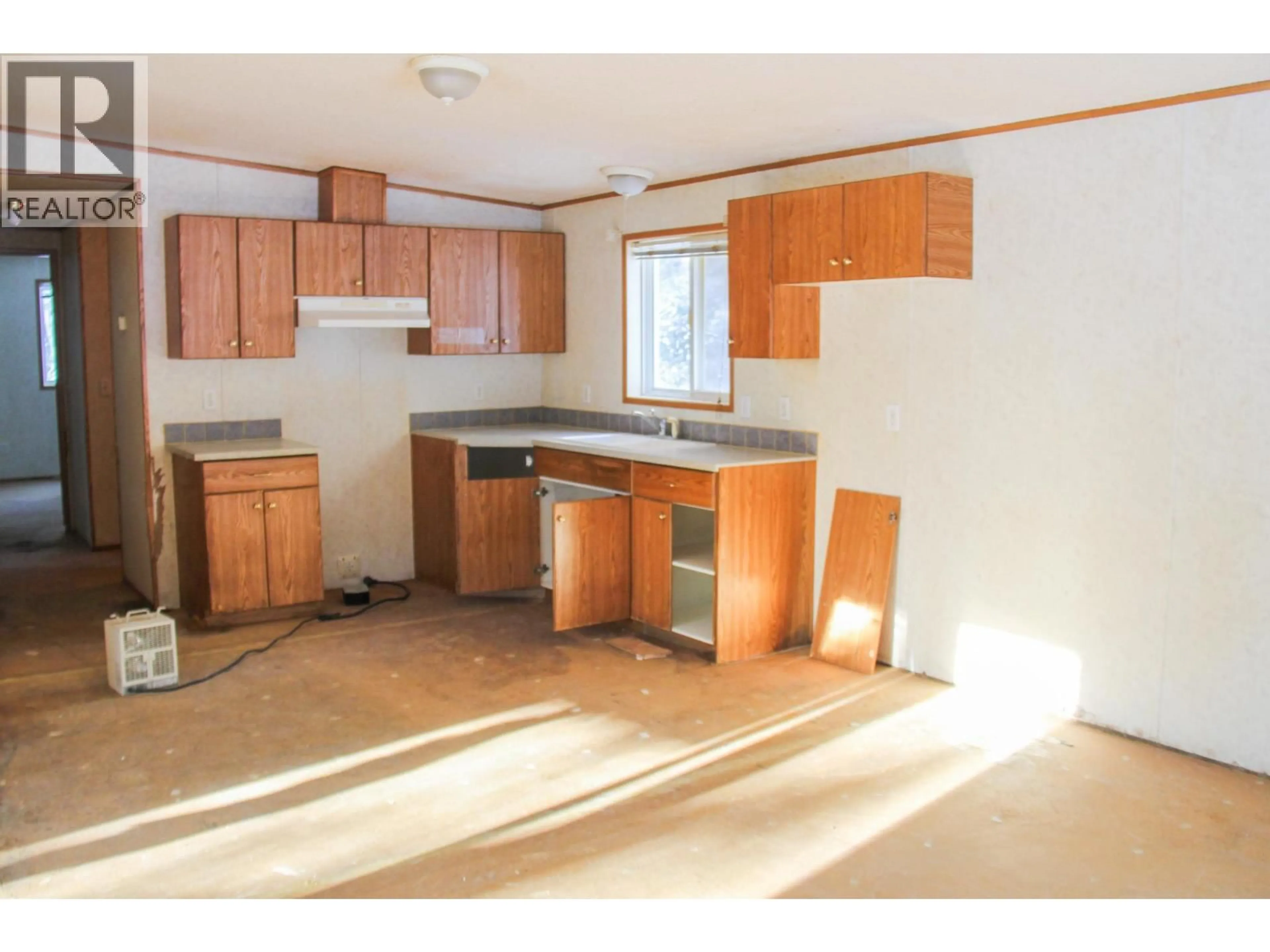 Standard kitchen, wood/laminate floor for 2369 BARRIERE LAKES ROAD, Barriere British Columbia V0E1E0
