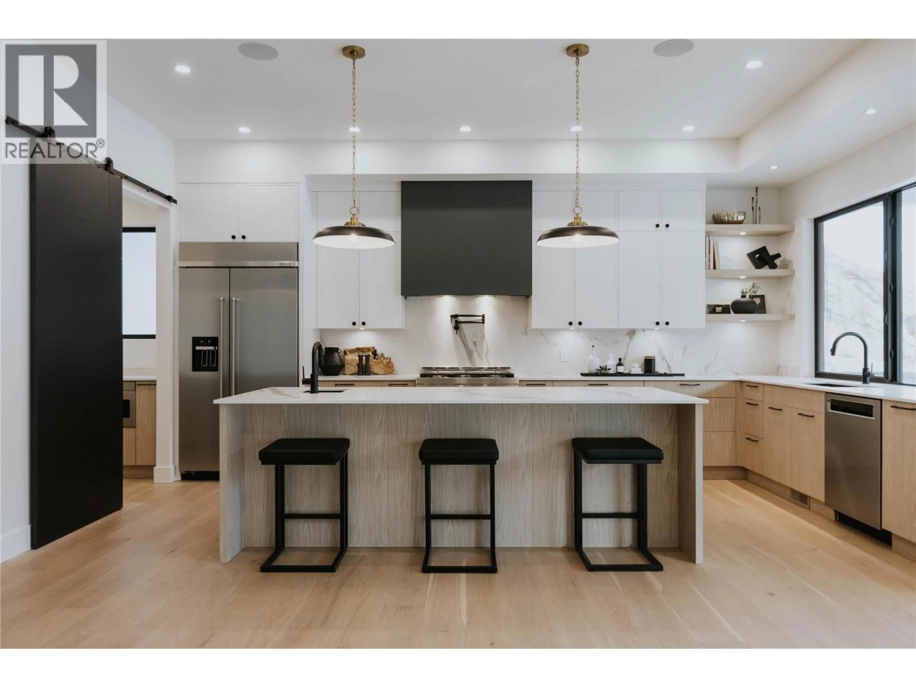 Contemporary kitchen, unknown for 5533 FOOTHILL COURT, Kelowna British Columbia V1W0C4