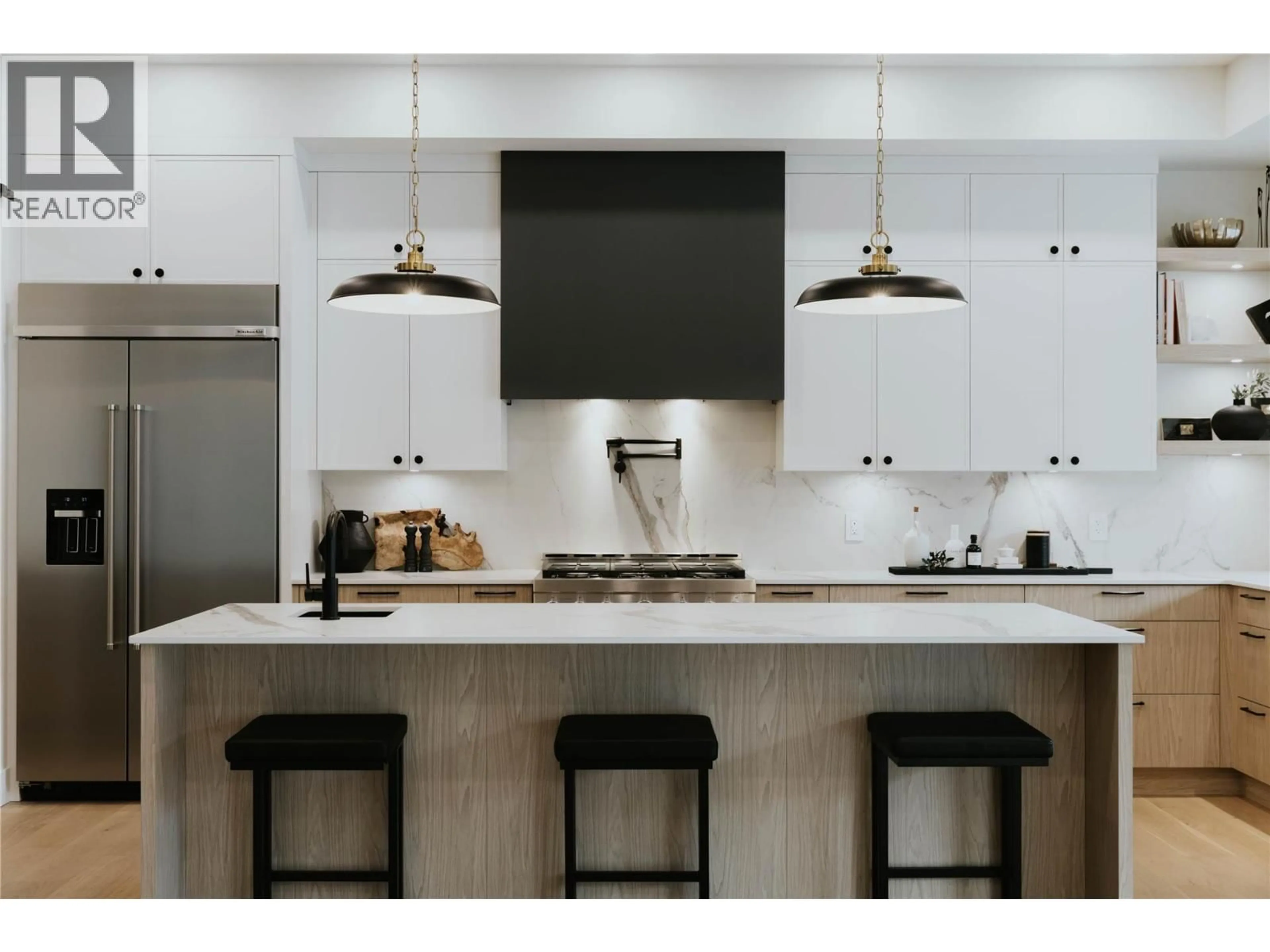 Contemporary kitchen, unknown for 5533 FOOTHILL COURT, Kelowna British Columbia V1W0C4