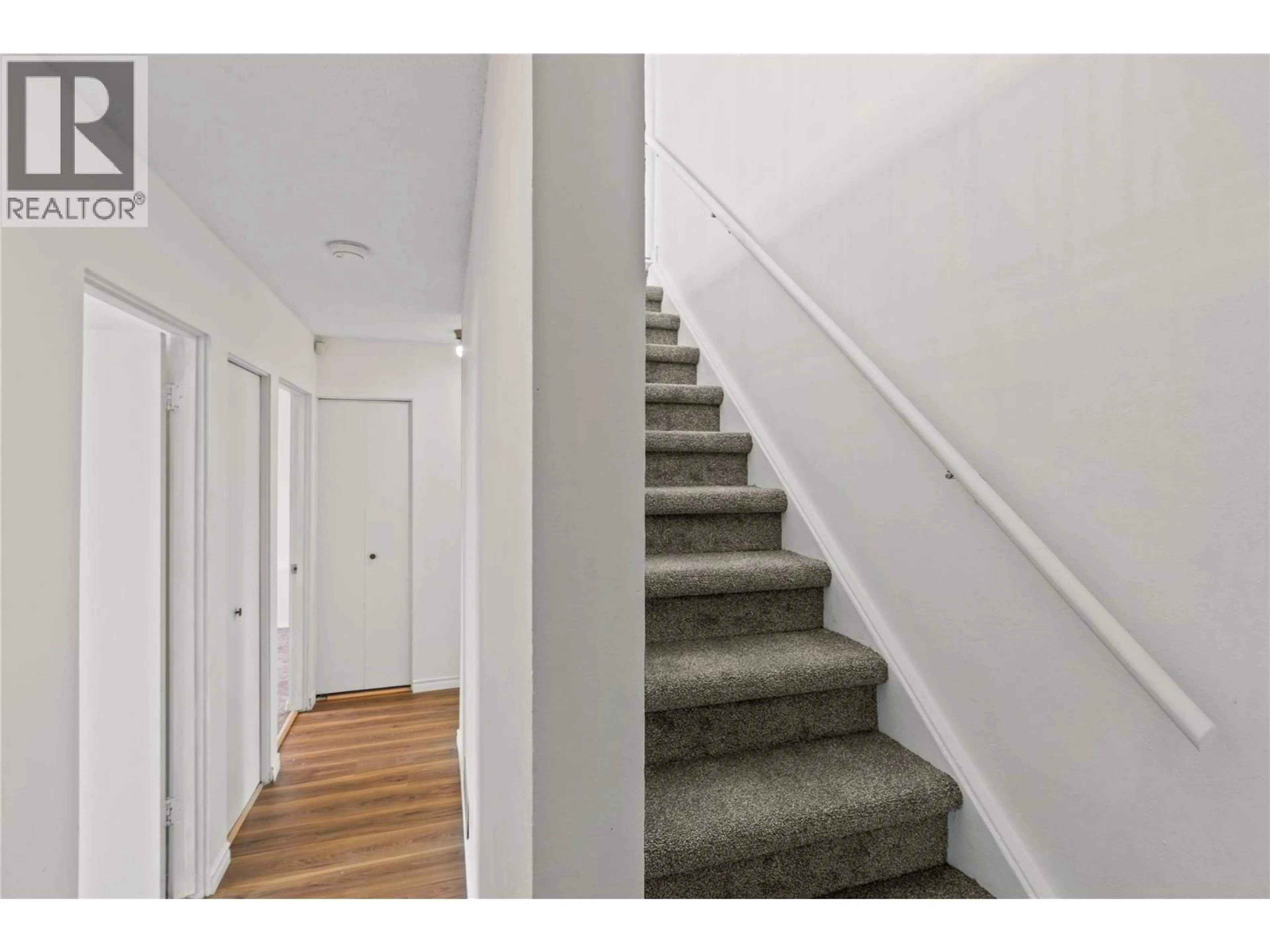 Stairs for 91 - 800 VALHALLA DRIVE, Kamloops British Columbia V2B1R8