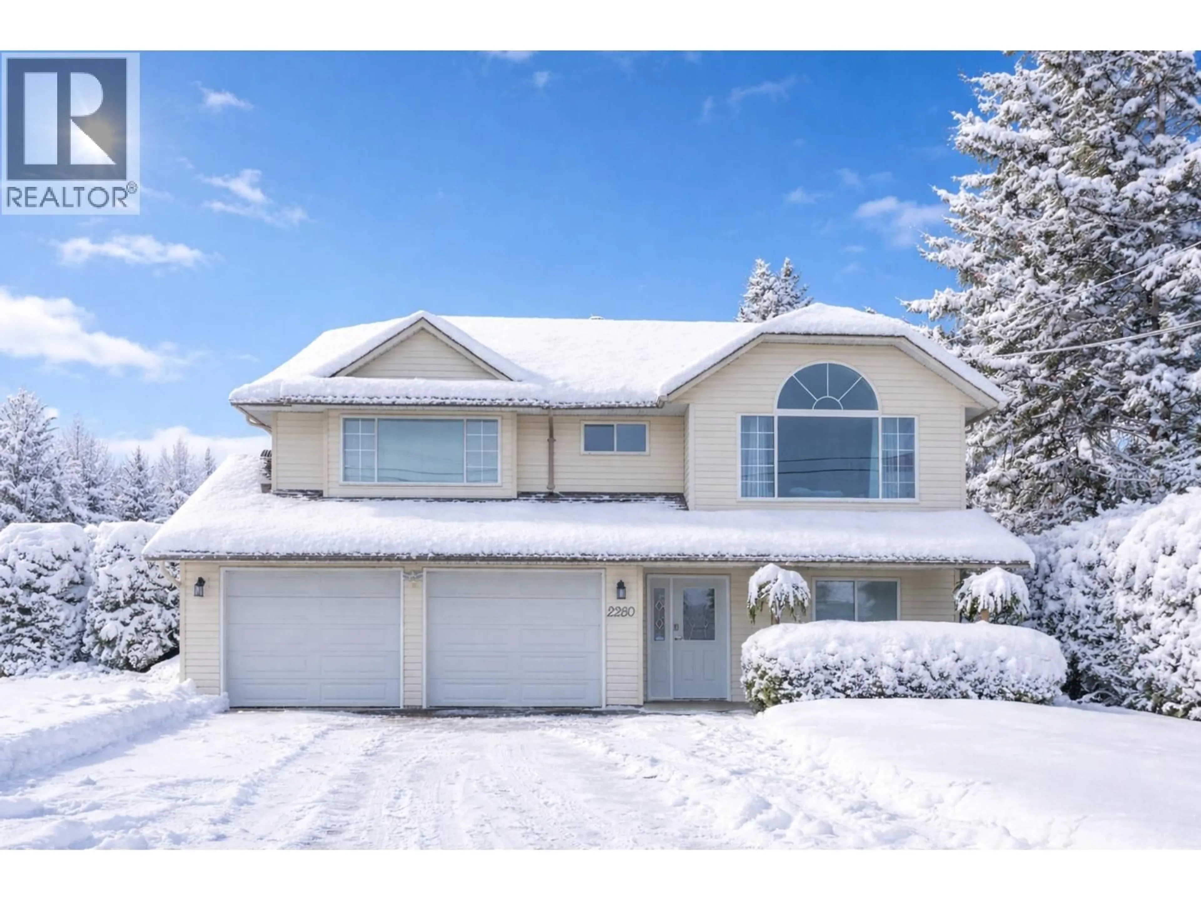 Home with vinyl exterior material, street for 2280 10 AVENUE SOUTHEAST, Salmon Arm British Columbia V1E2J4