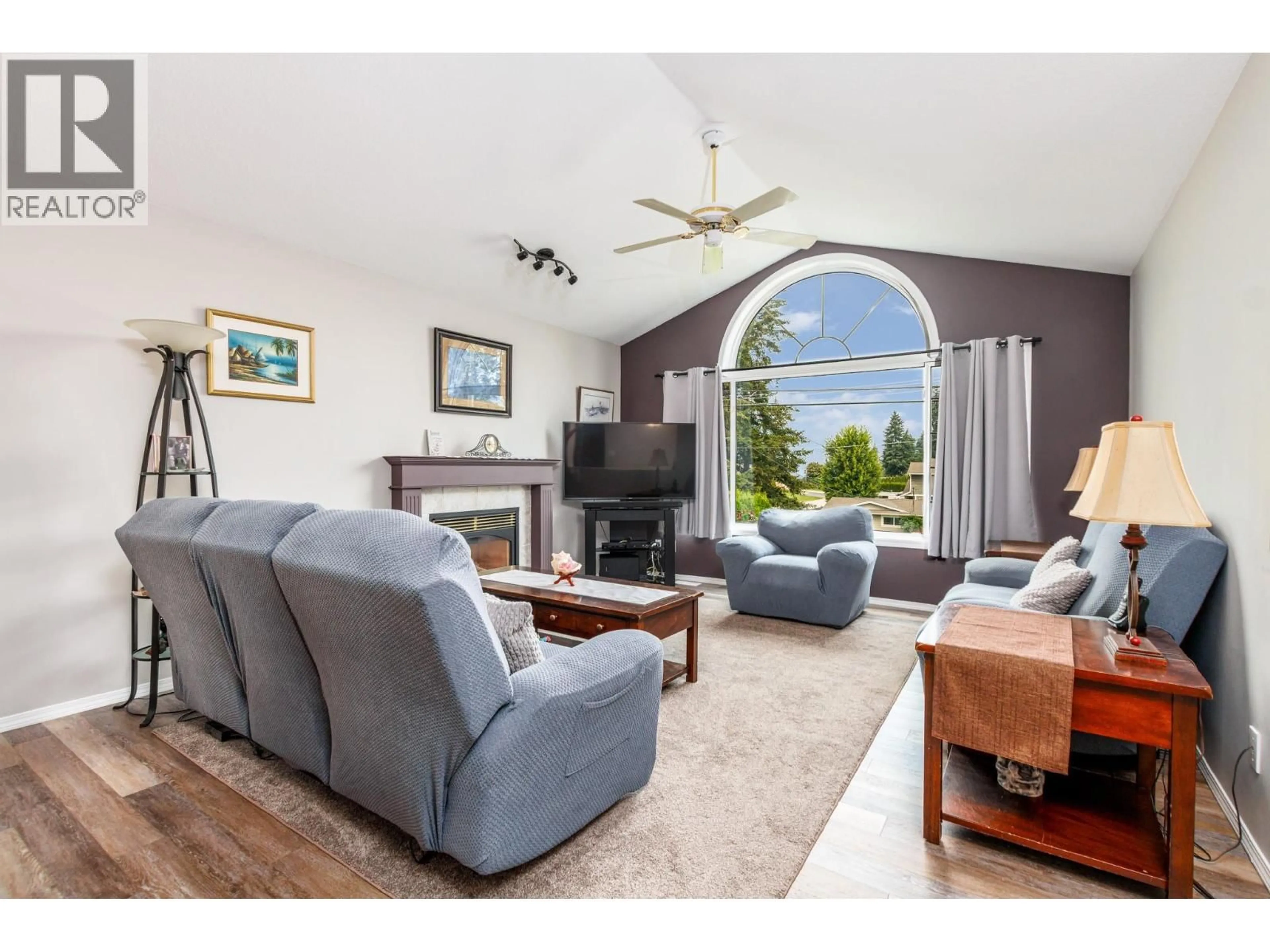 Living room with furniture, unknown for 2280 10 AVENUE SOUTHEAST, Salmon Arm British Columbia V1E2J4