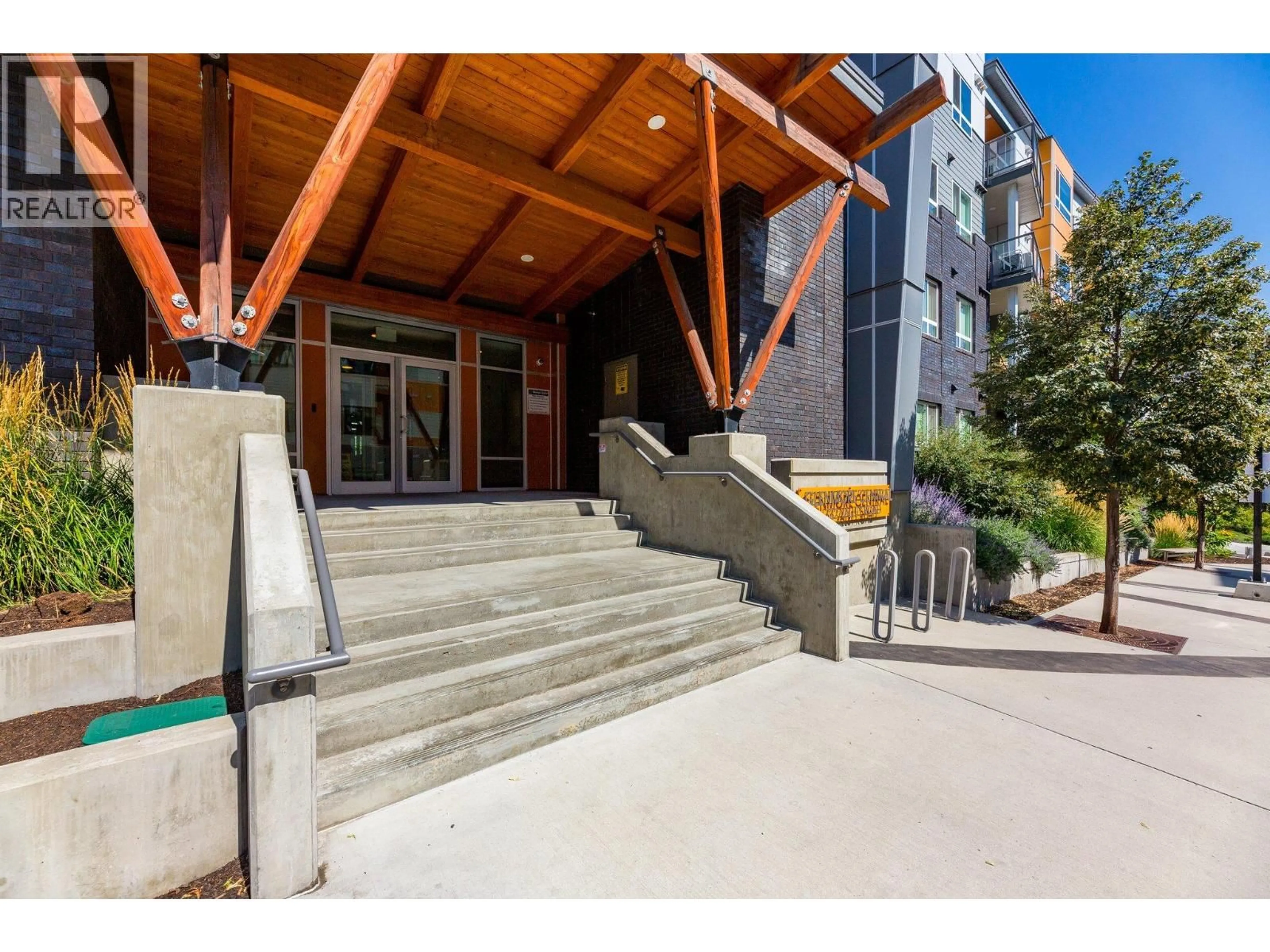 Indoor foyer for 507 - 722 VALLEY ROAD, Kelowna British Columbia V1V0E2