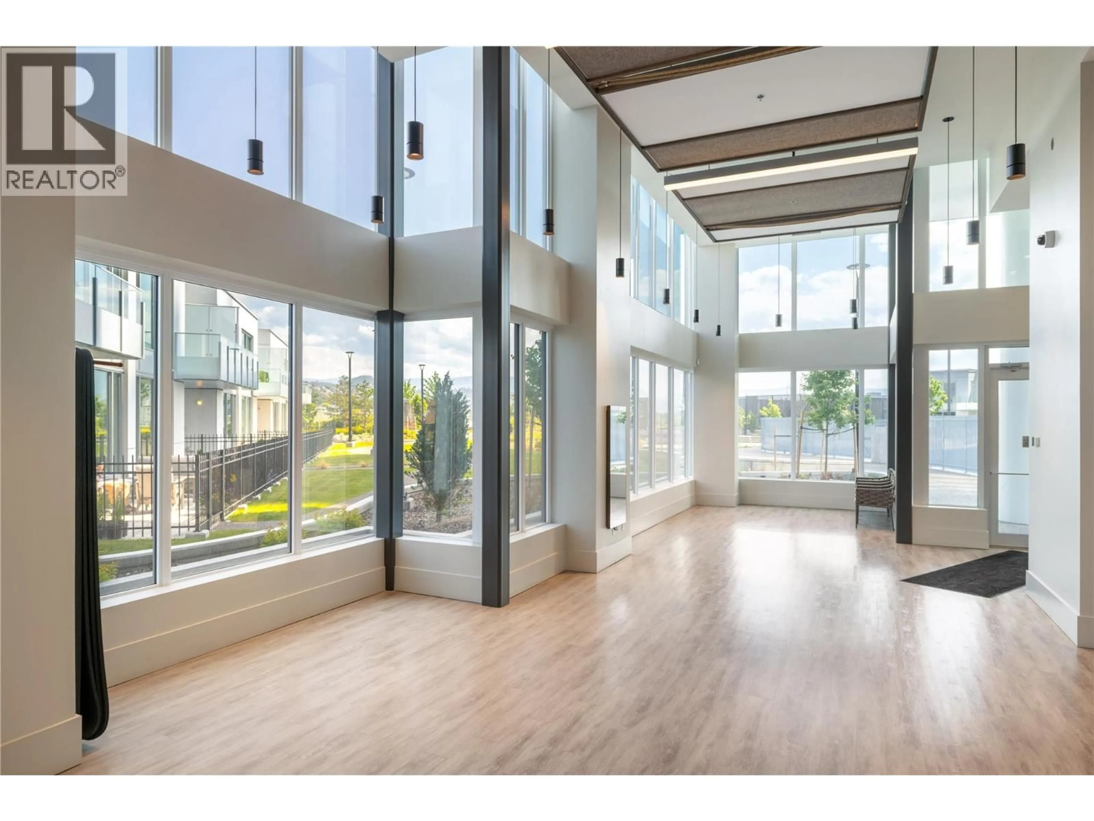Indoor foyer for 601 - 1181 SUNSET DRIVE, Kelowna British Columbia V1Y0L4