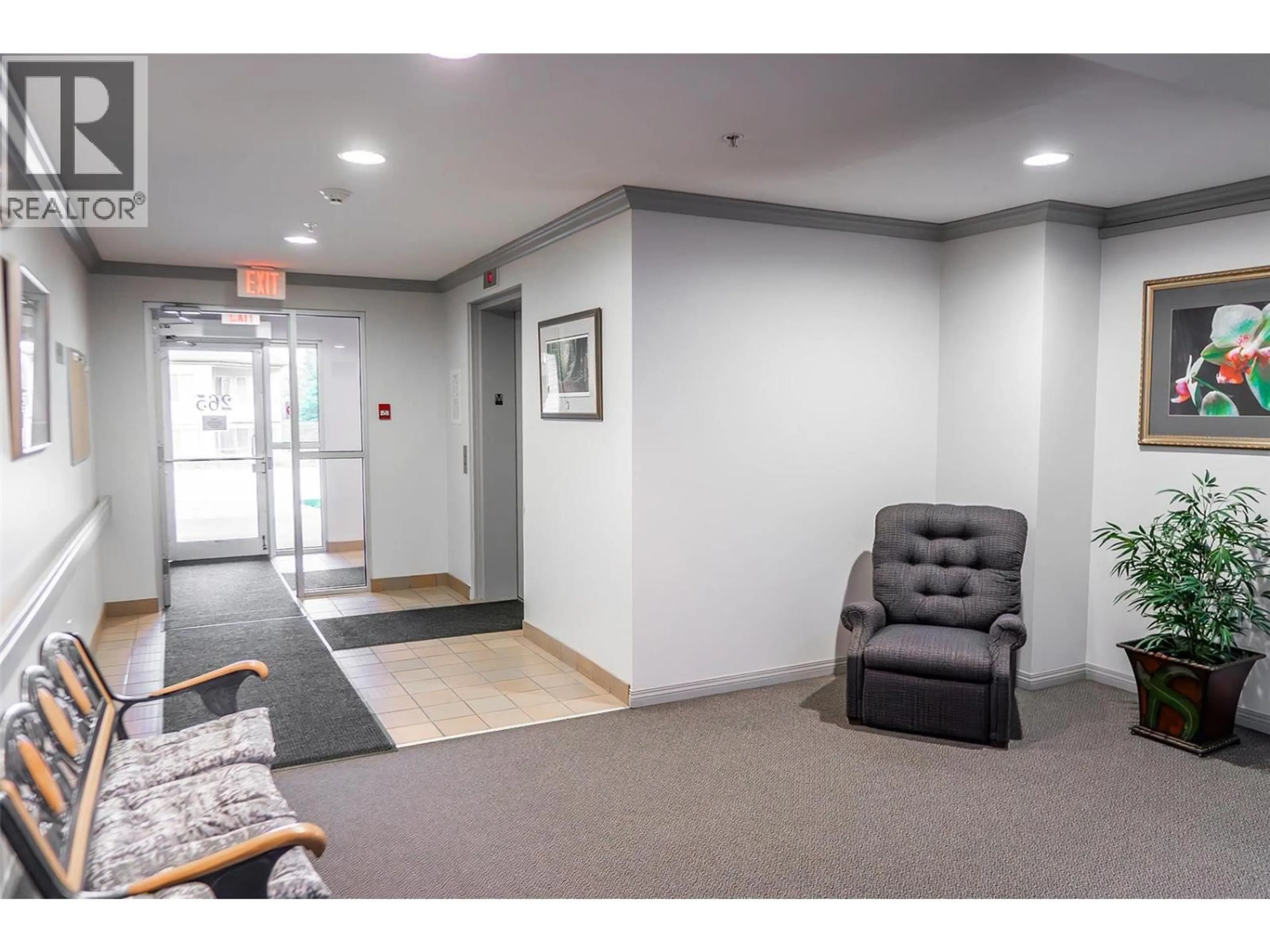 Indoor foyer for 307 - 265 FROELICH ROAD, Kelowna British Columbia V1X3M6
