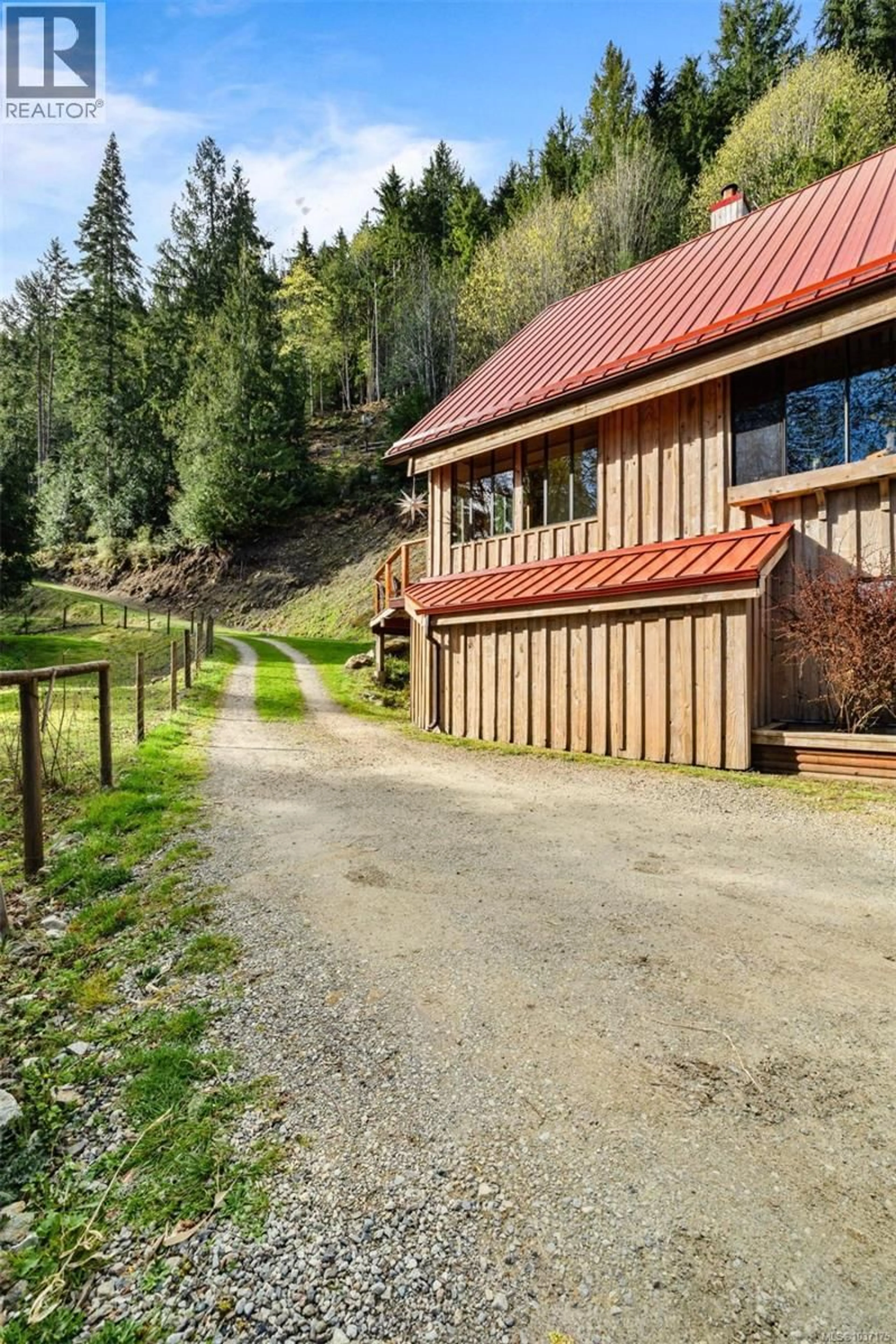 A pic from outside/outdoor area/front of a property/back of a property/a pic from drone, unknown for 275 FURNESS ROAD, Salt Spring British Columbia V8K1Z7