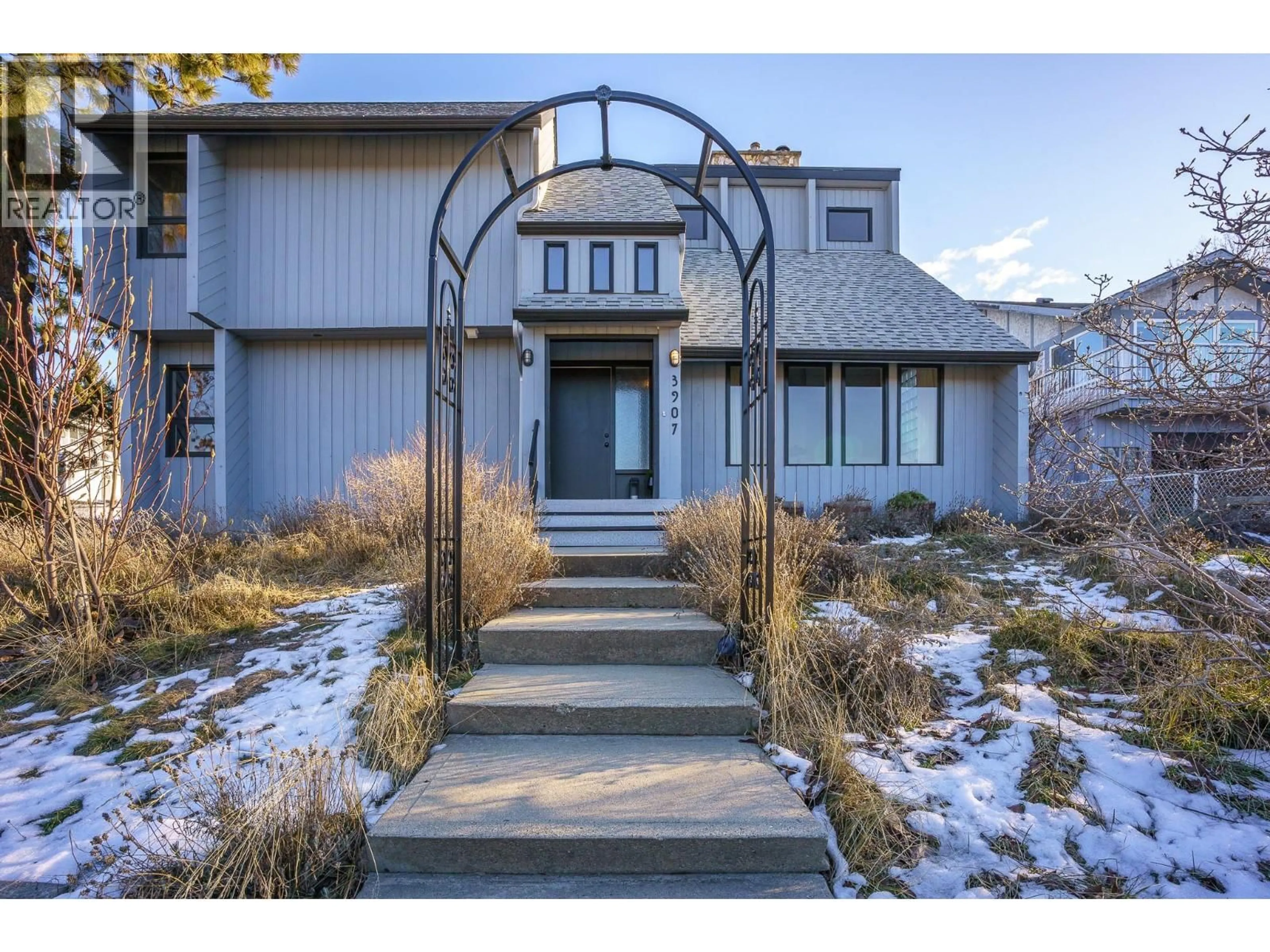 Indoor entryway for 3907 15 STREET, Vernon British Columbia V1T7N4