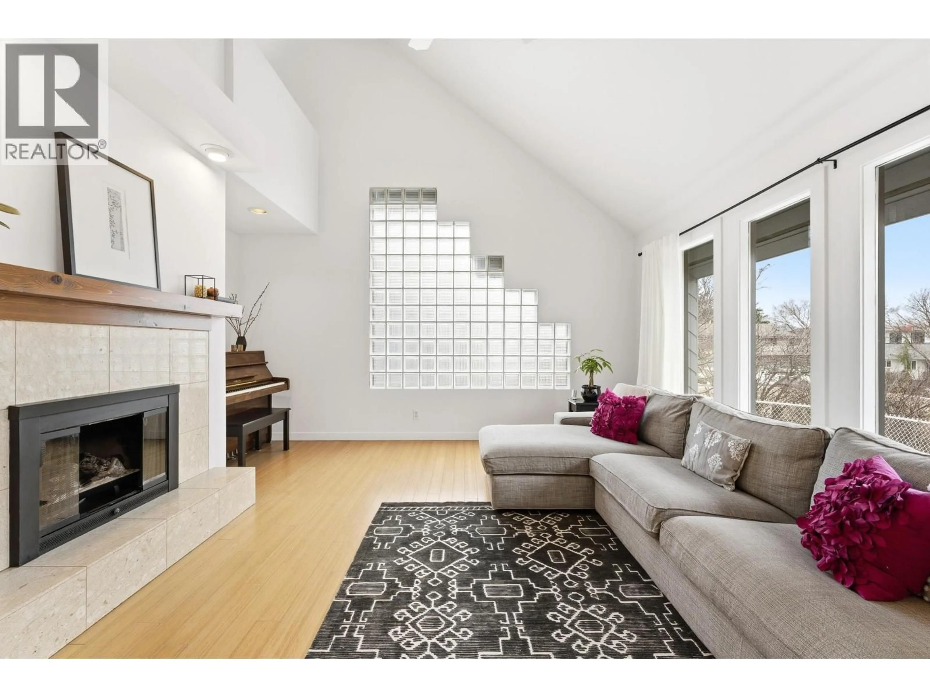 Living room with furniture, unknown for 3907 15 STREET, Vernon British Columbia V1T7N4