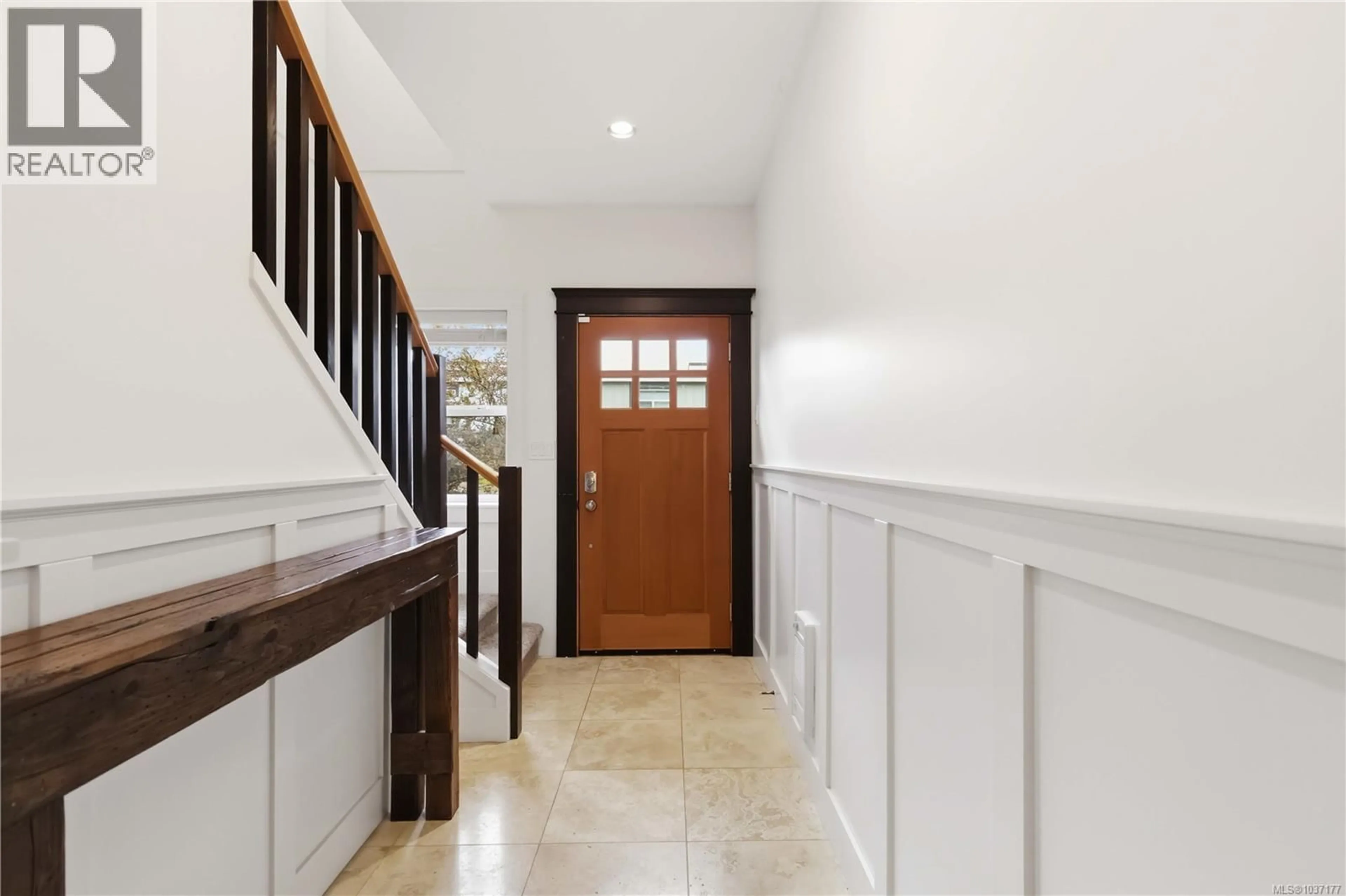 Indoor foyer for 3363 TURNSTONE DRIVE, Langford British Columbia V9C0J4