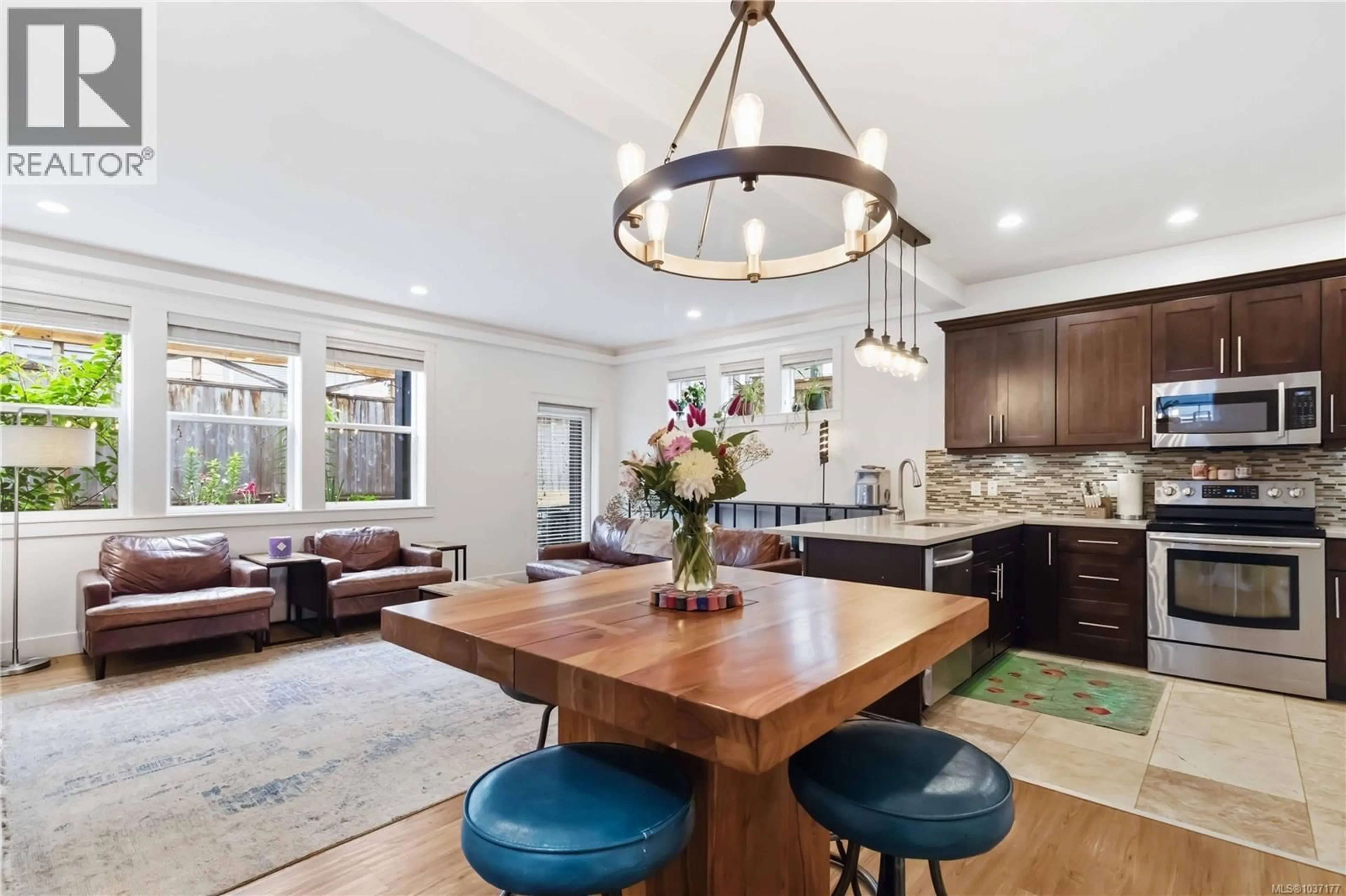 Open concept kitchen, unknown for 3363 TURNSTONE DRIVE, Langford British Columbia V9C0J4